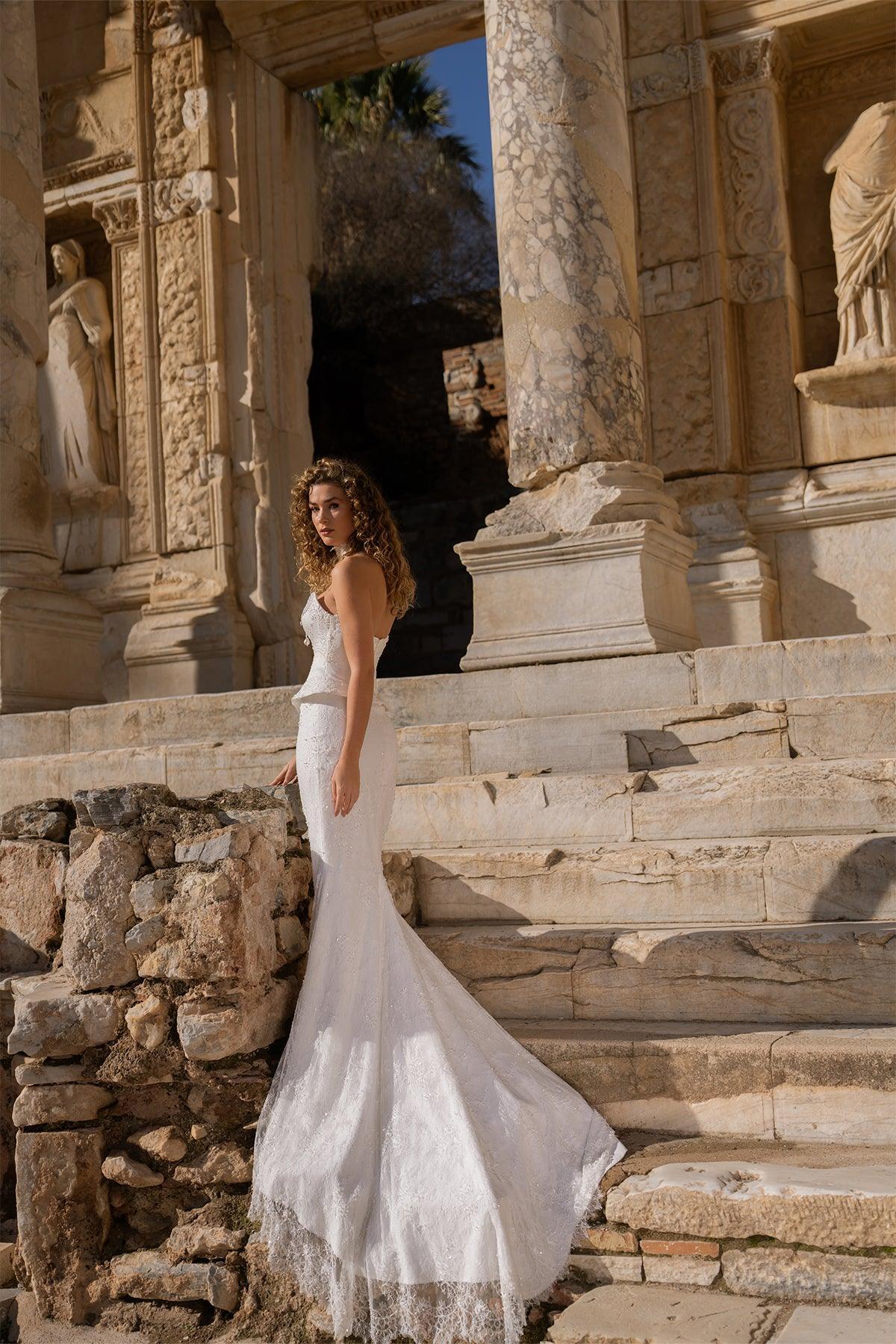 Soteria Havuz Yaka İnci İşlemeli Straplez Gelinlik - Mediha Cambaz Bridal