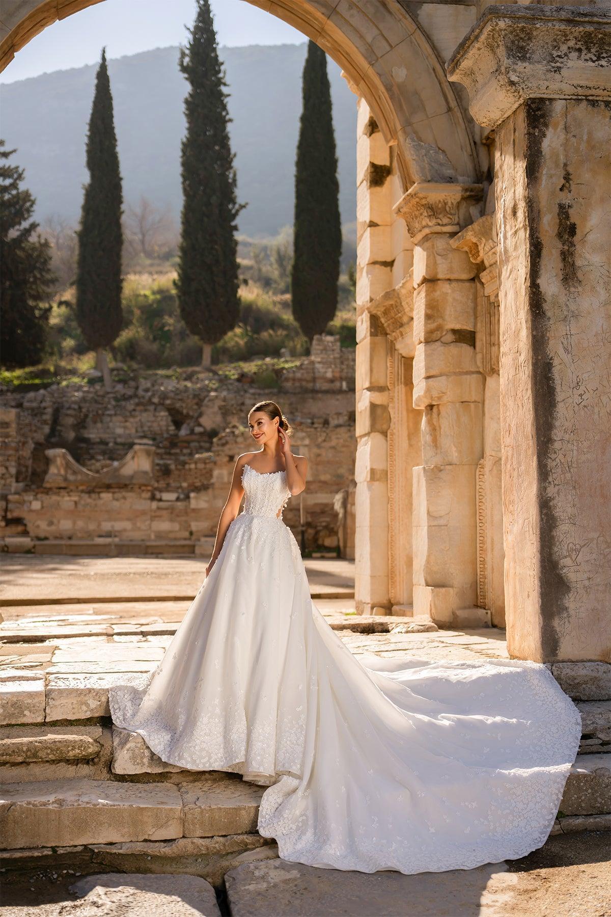 Marcus Havuz Yaka Straplez Papatyalı Gelinlik - Mediha Cambaz Bridal