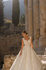 Arsineo Düşük Kollu Çiçek Aplikeli Prenses Kesim Gelinlik