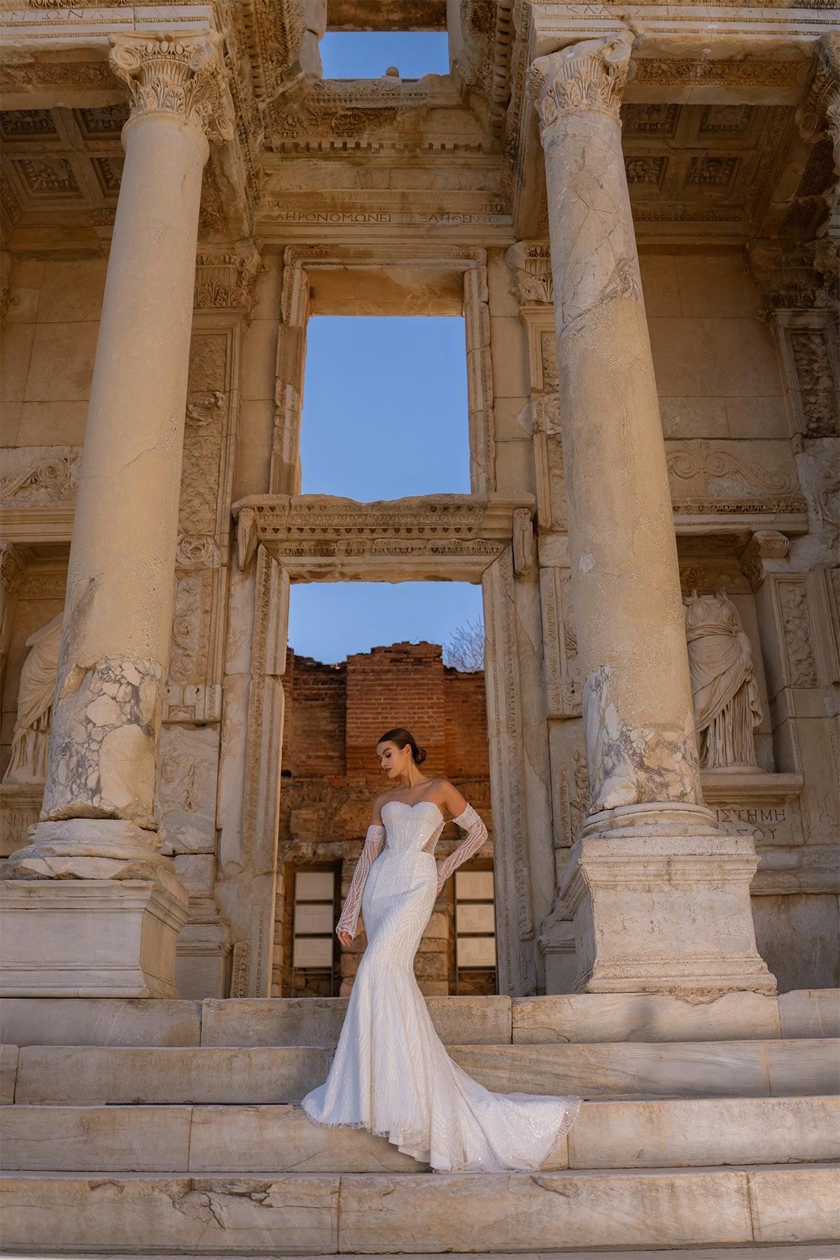 Julius Taşlı Uzun Kollu Kasnak İşi Straplez Balık Gelinlik - Mediha Cambaz Bridal