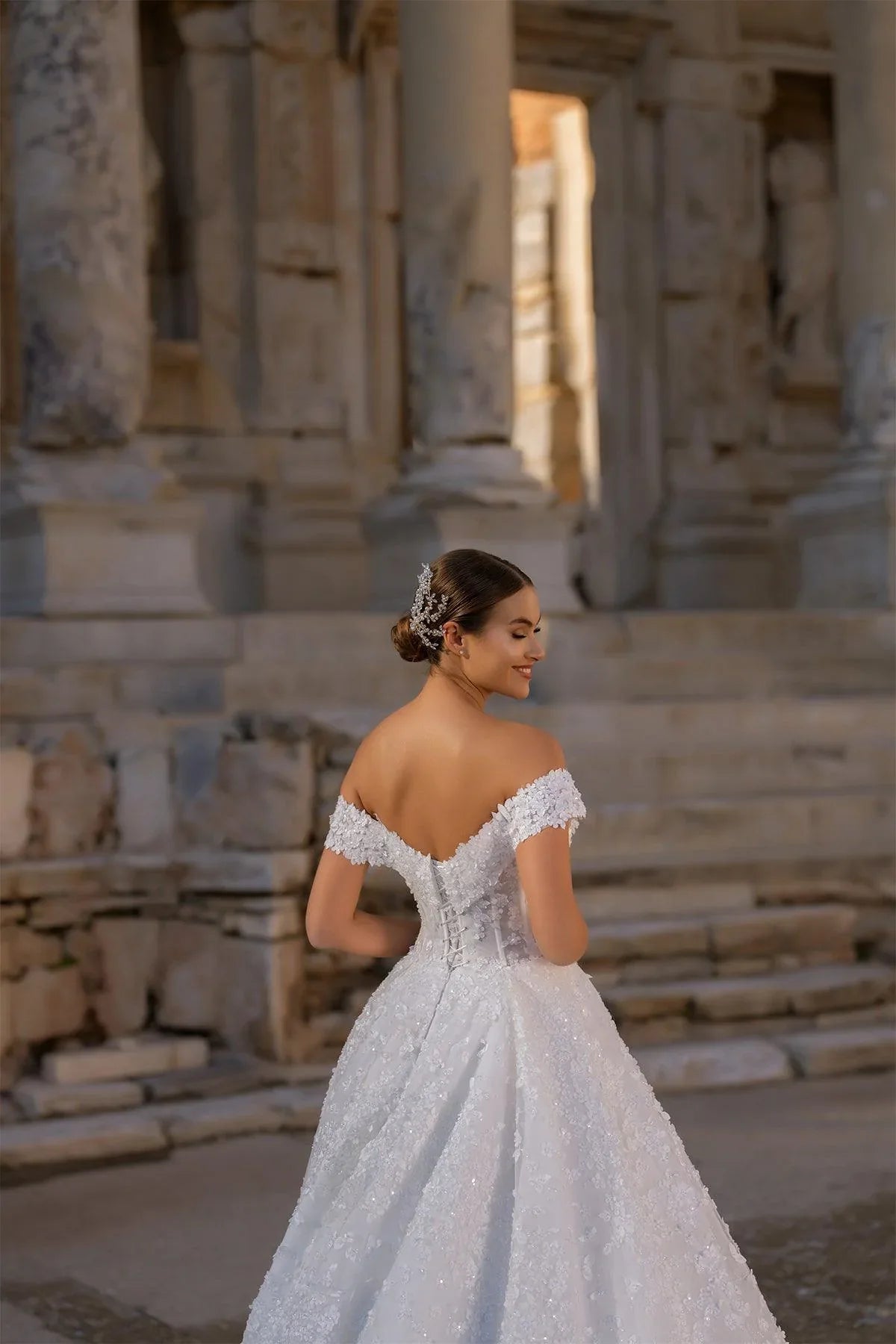 Cyrus Madonna Yaka Çiçekli A Kesim Gelinlik - Mediha Cambaz Bridal
