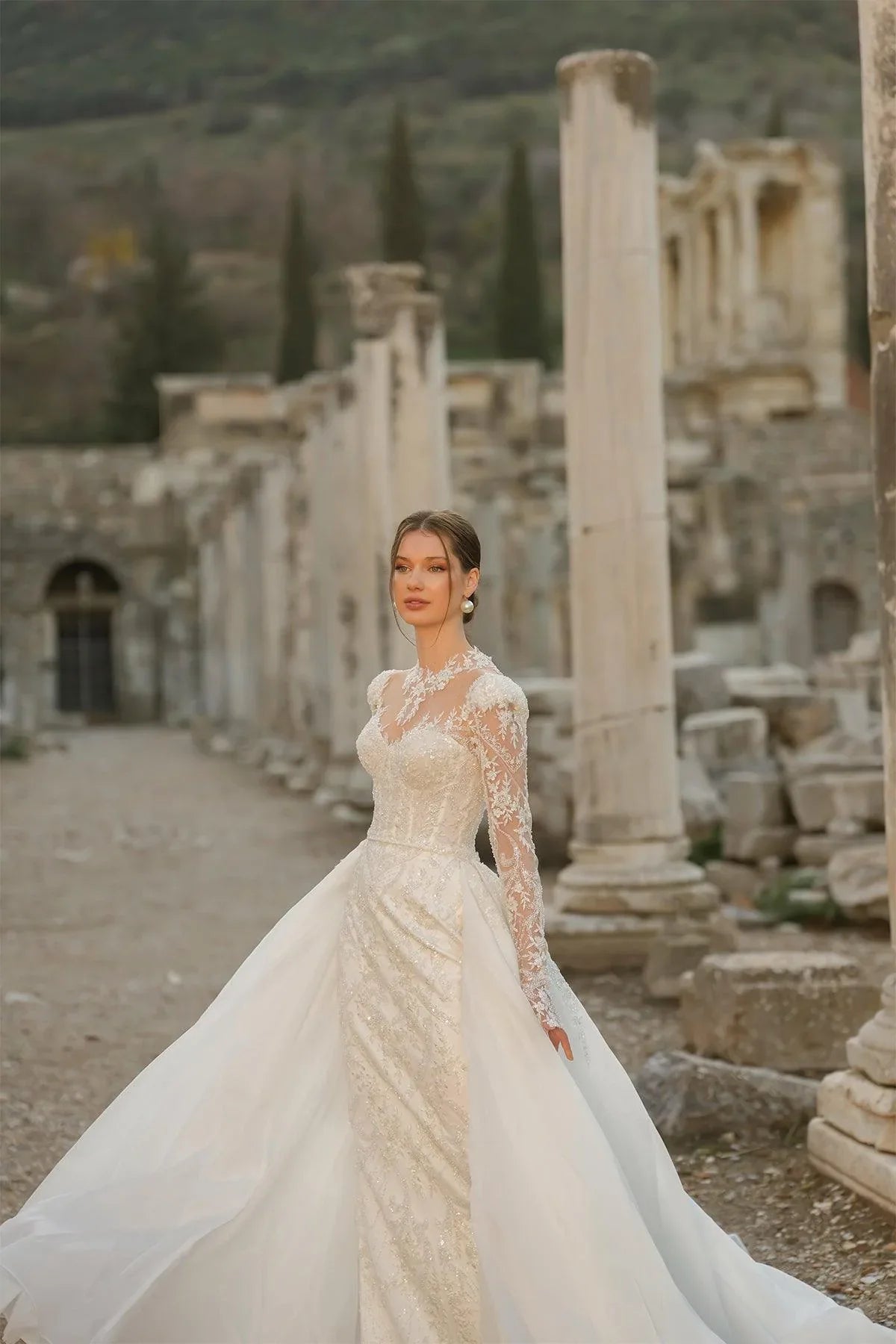 Renoir Kordone Uzun Kollu Entegre Etekli Düz Kesim Gelinlik - Mediha Cambaz Bridal