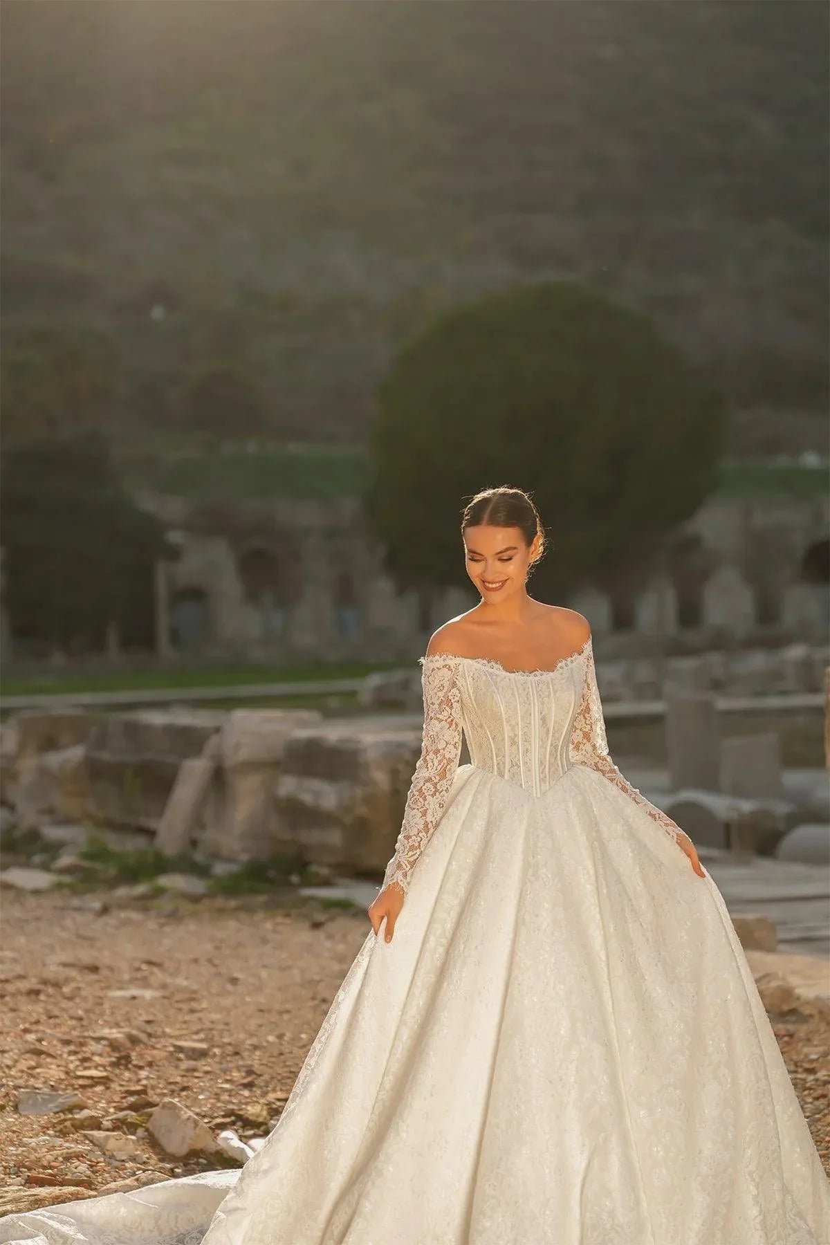 Ragetti 2 Fransız Dantelli Havuz Yaka A Kesim Gelinlik - Mediha Cambaz Bridal
