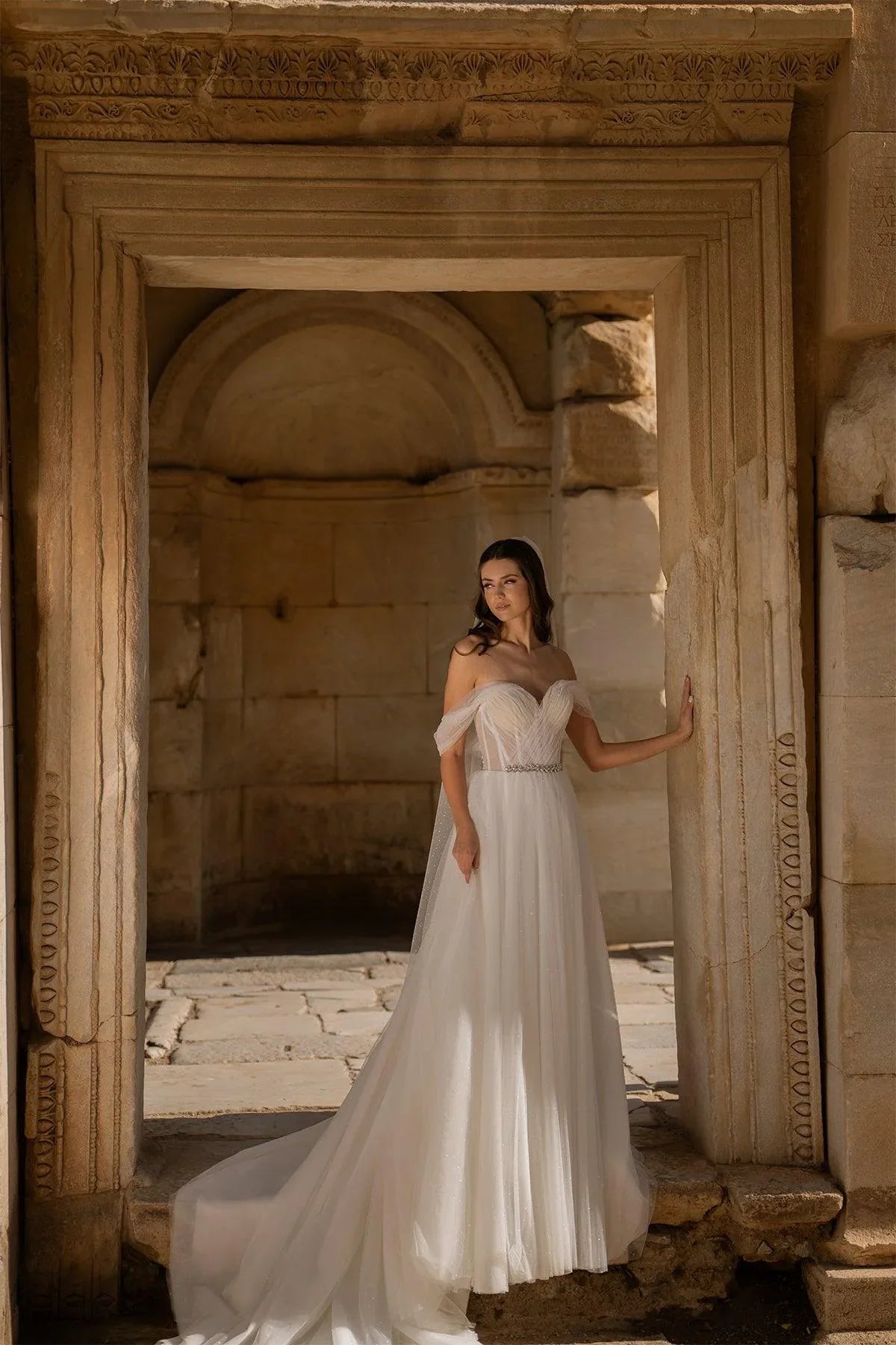 Sophronia Düşük Kollu Drapeli Helen Gelinlik - Mediha Cambaz Bridal