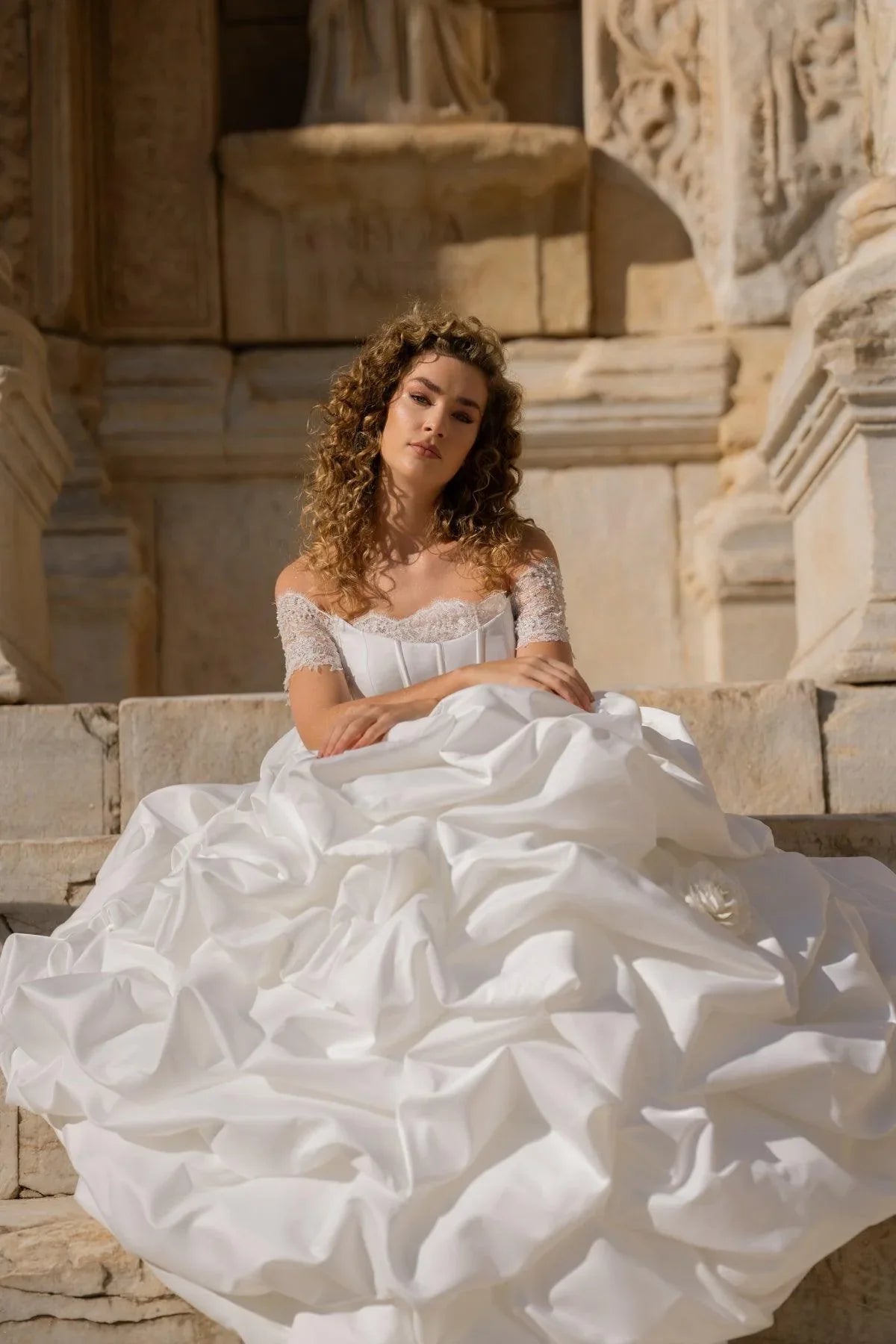 Artemisia Fransız Dantelli Korseli Üç Boyutlu Saten Gelinlik - Mediha Cambaz Bridal