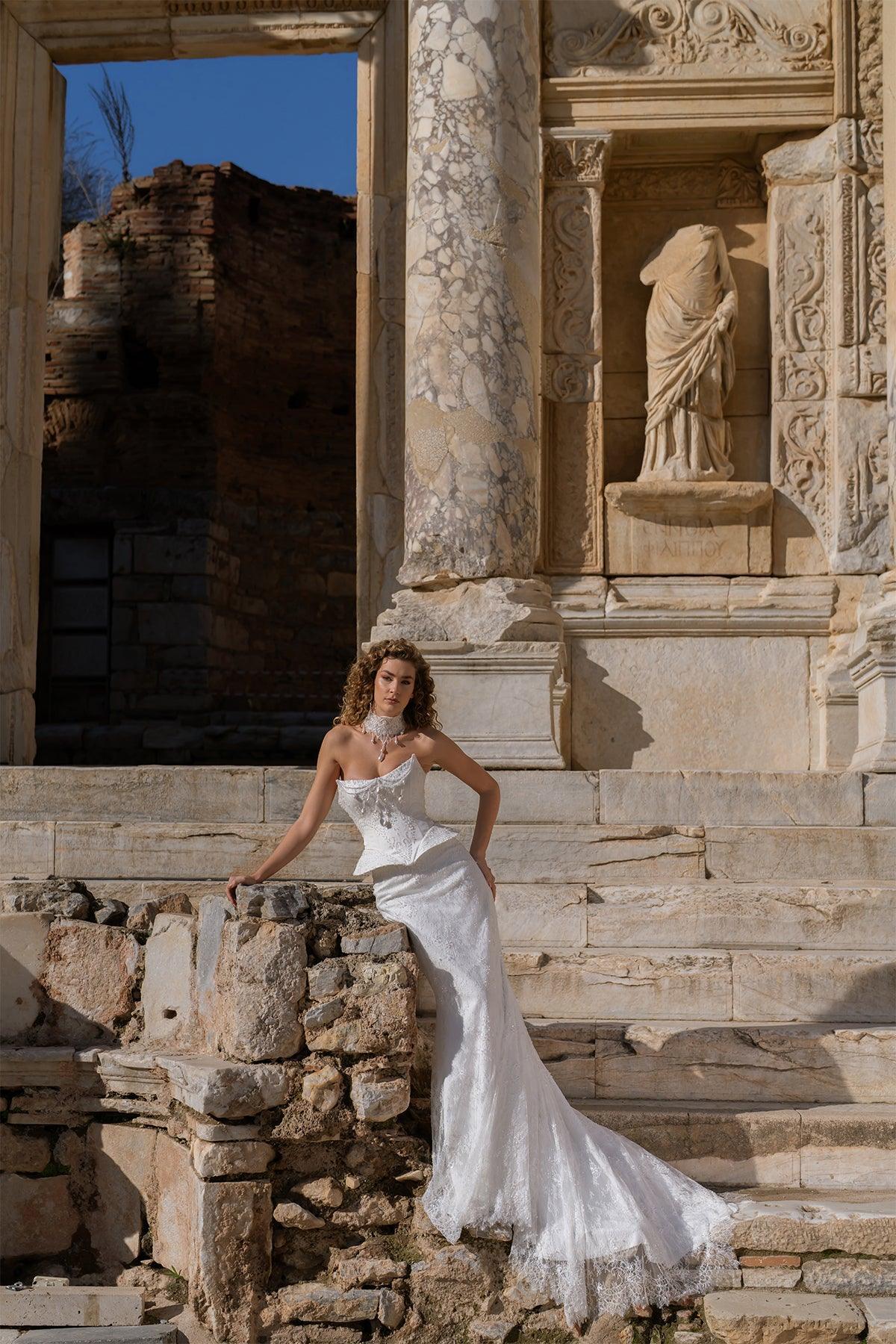 Soteria Havuz Yaka İnci İşlemeli Straplez Gelinlik - Mediha Cambaz Bridal