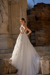 Lowell V Yaka Üç Boyutlu Papatyalı Bohem Gelinlik