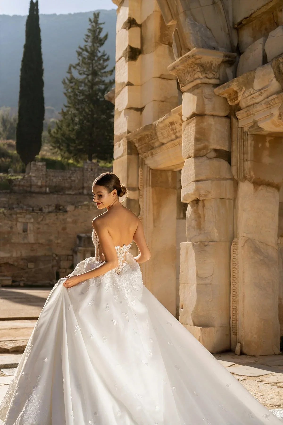 Marcus Havuz Yaka Straplez Papatyalı Gelinlik - Mediha Cambaz Bridal