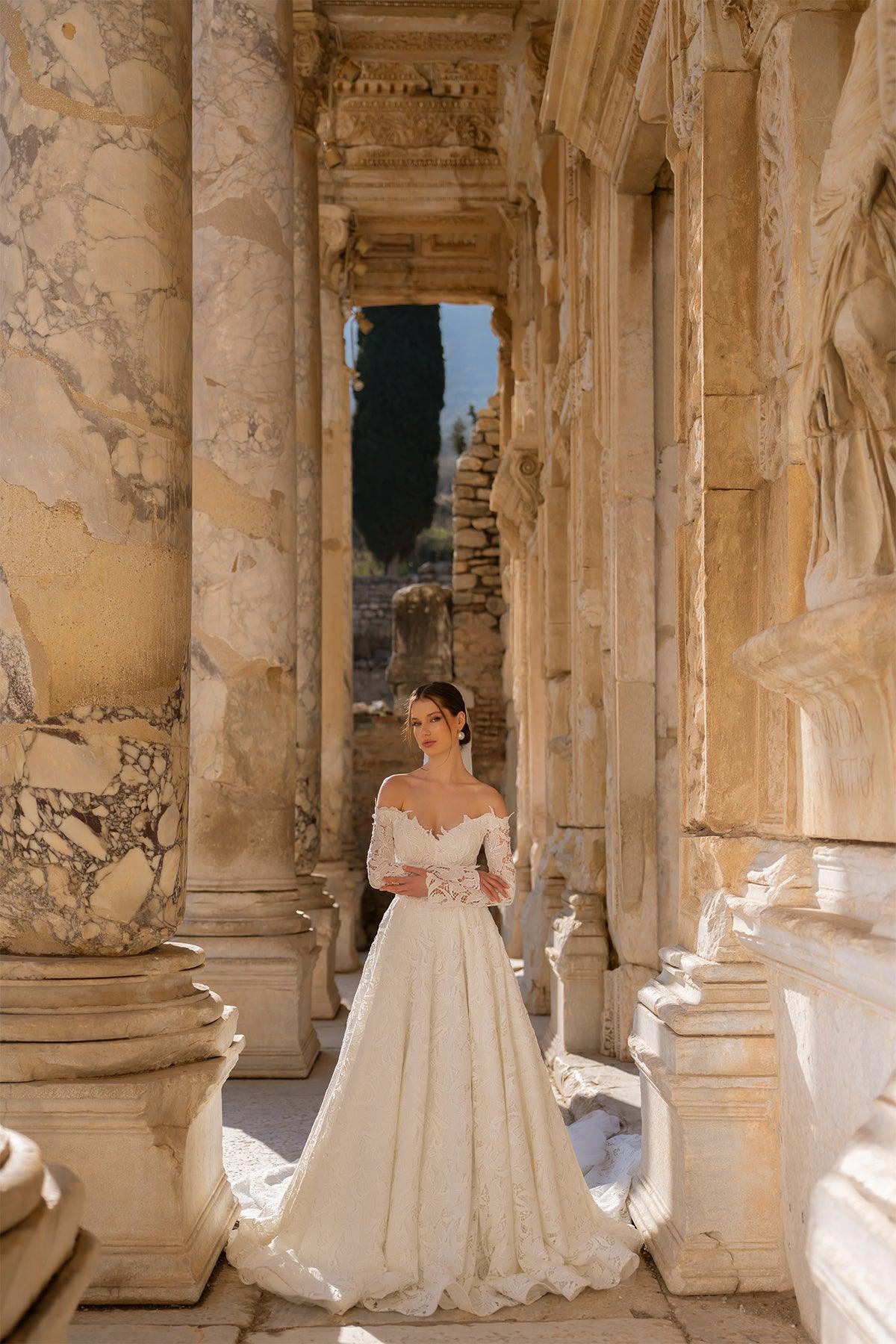 Hera Uzun Kollu Angles Güpürlü A Kesim Gelinlik - Mediha Cambaz Bridal