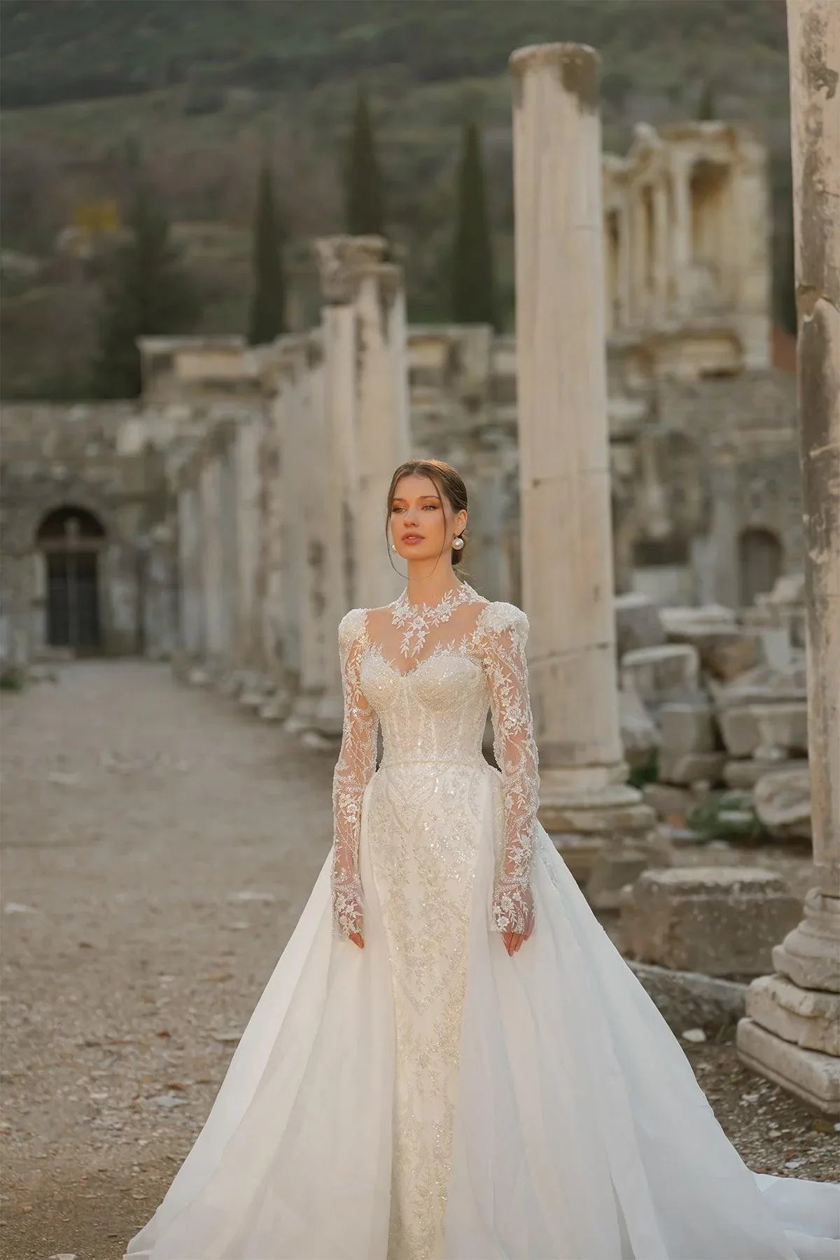Renoir Kordone Uzun Kollu Entegre Etekli Düz Kesim Gelinlik - Mediha Cambaz Bridal