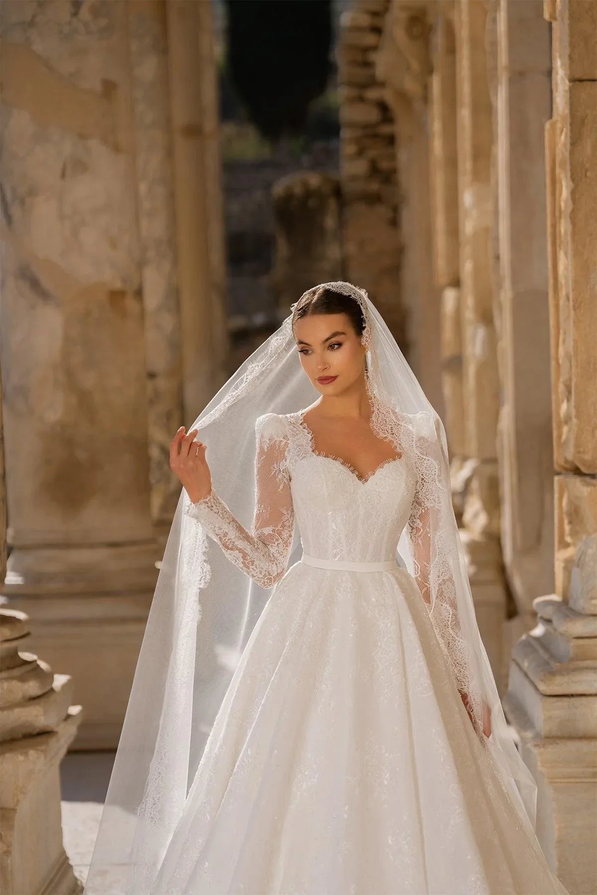Celsus Uzun Kollu Fransız Dantelli A Kesim Gelinlik - Mediha Cambaz Bridal