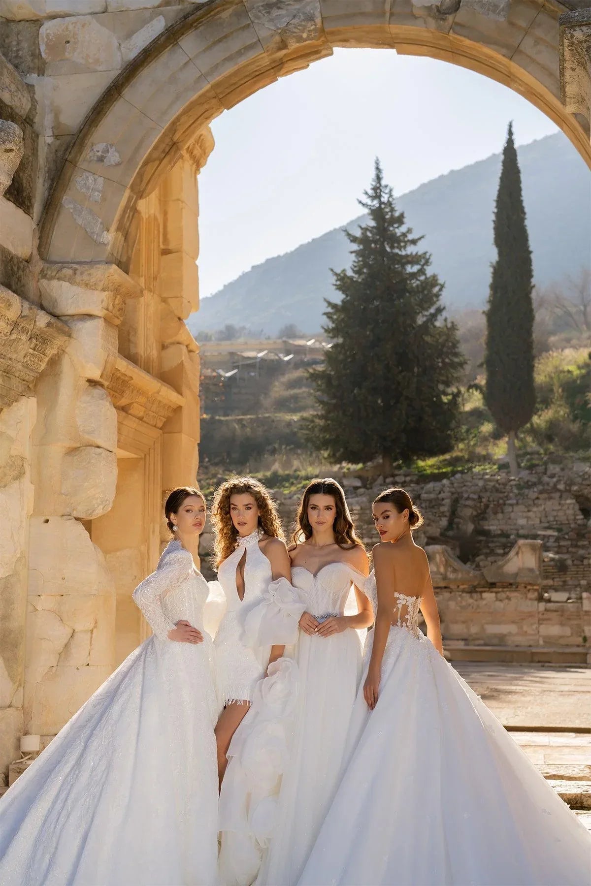 Hermias Halter Yaka Pelerinli Mini After Party Elbisesi - Mediha Cambaz Bridal