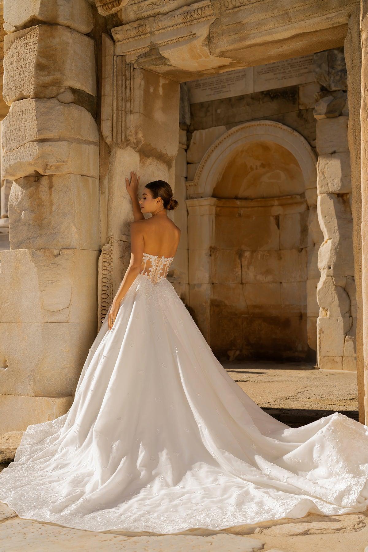 Marcus Havuz Yaka Straplez Papatyalı Gelinlik - Mediha Cambaz Bridal