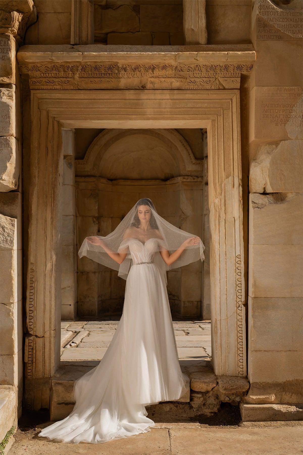 Sophronia Düşük Kollu Drapeli Helen Gelinlik - Mediha Cambaz Bridal