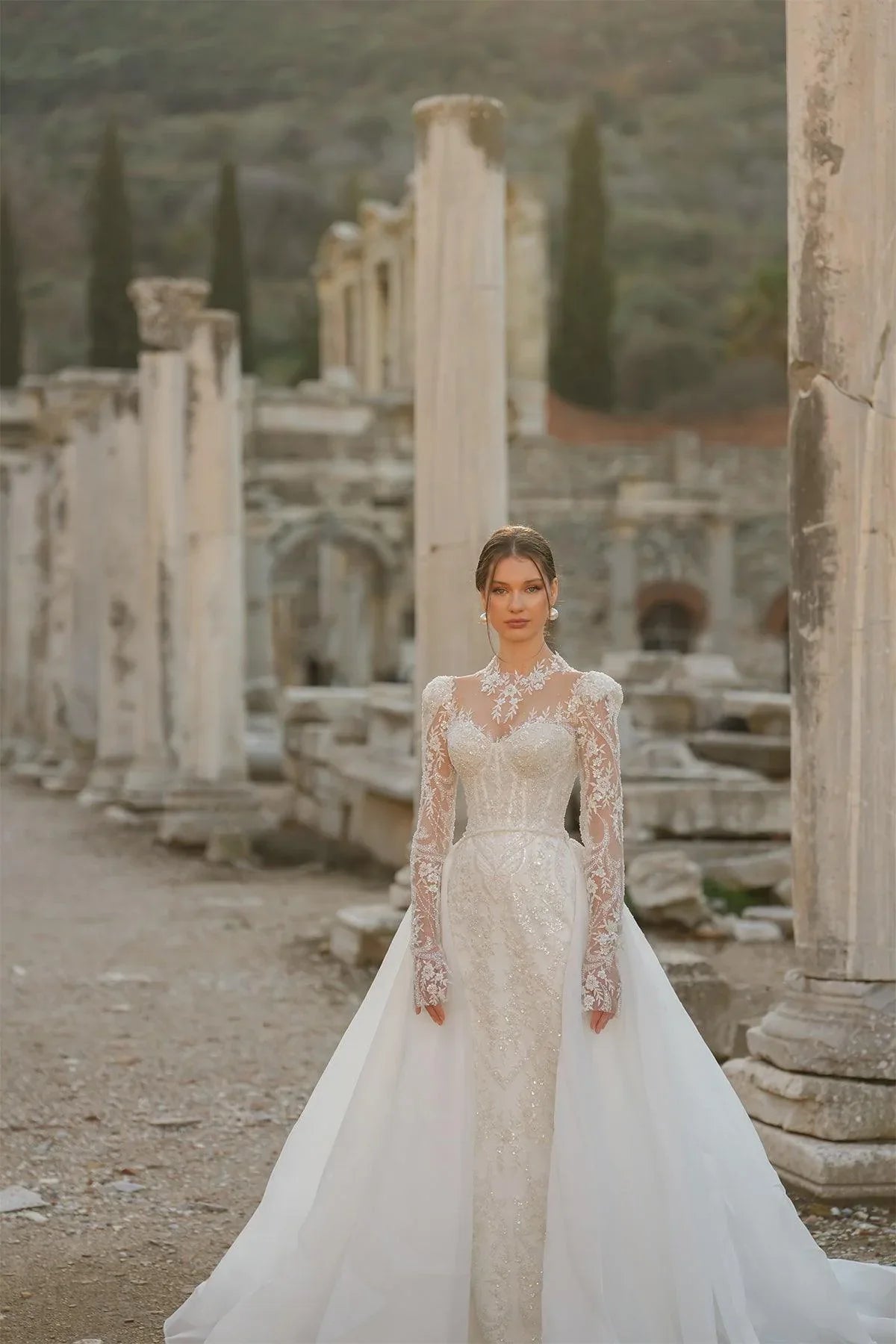 Renoir Kordone Uzun Kollu Entegre Etekli Düz Kesim Gelinlik - Mediha Cambaz Bridal