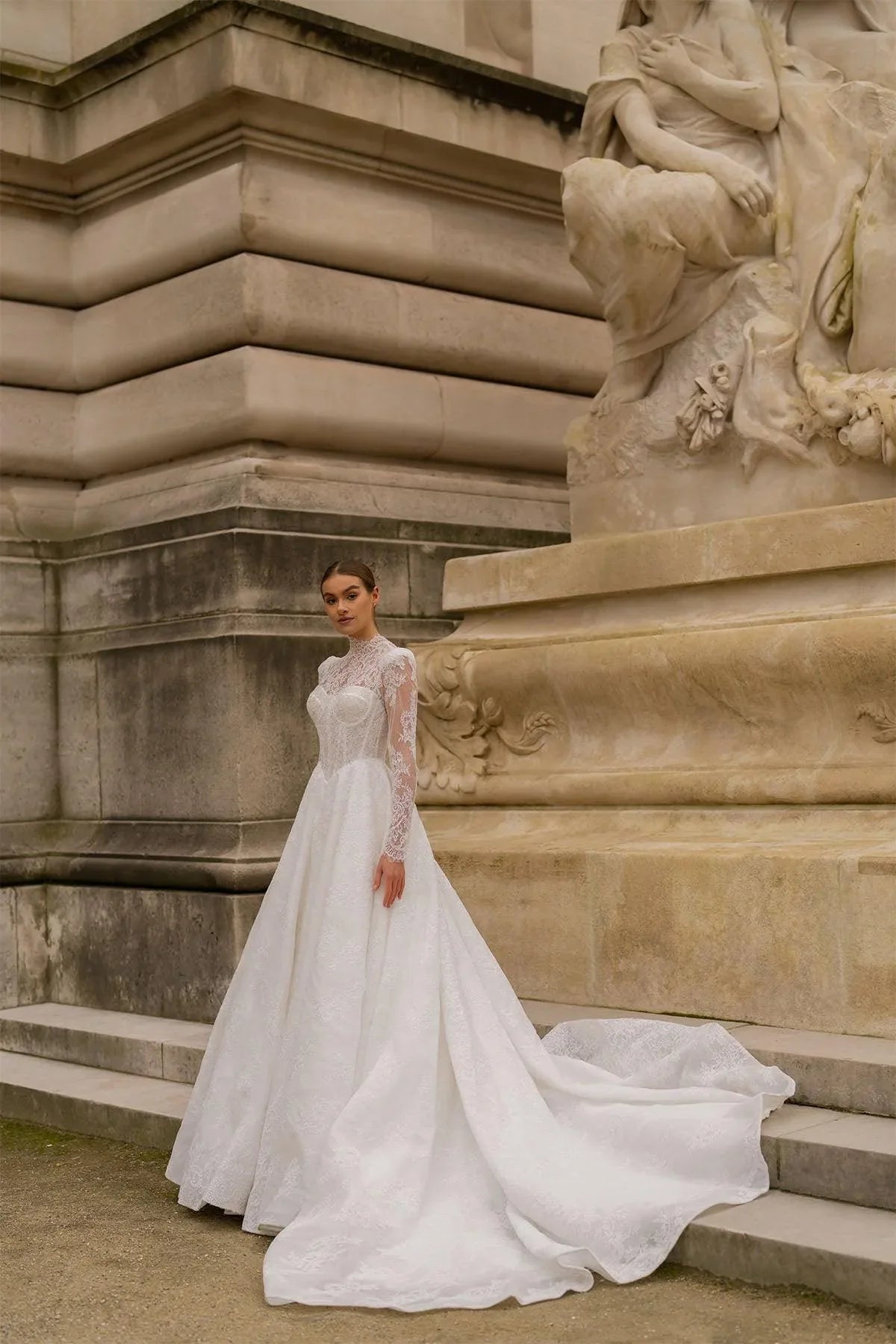 Verano Hakim Yaka Fransız Dantelli Uzun Kollu A Kesim Gelinlik - Mediha Cambaz Bridal