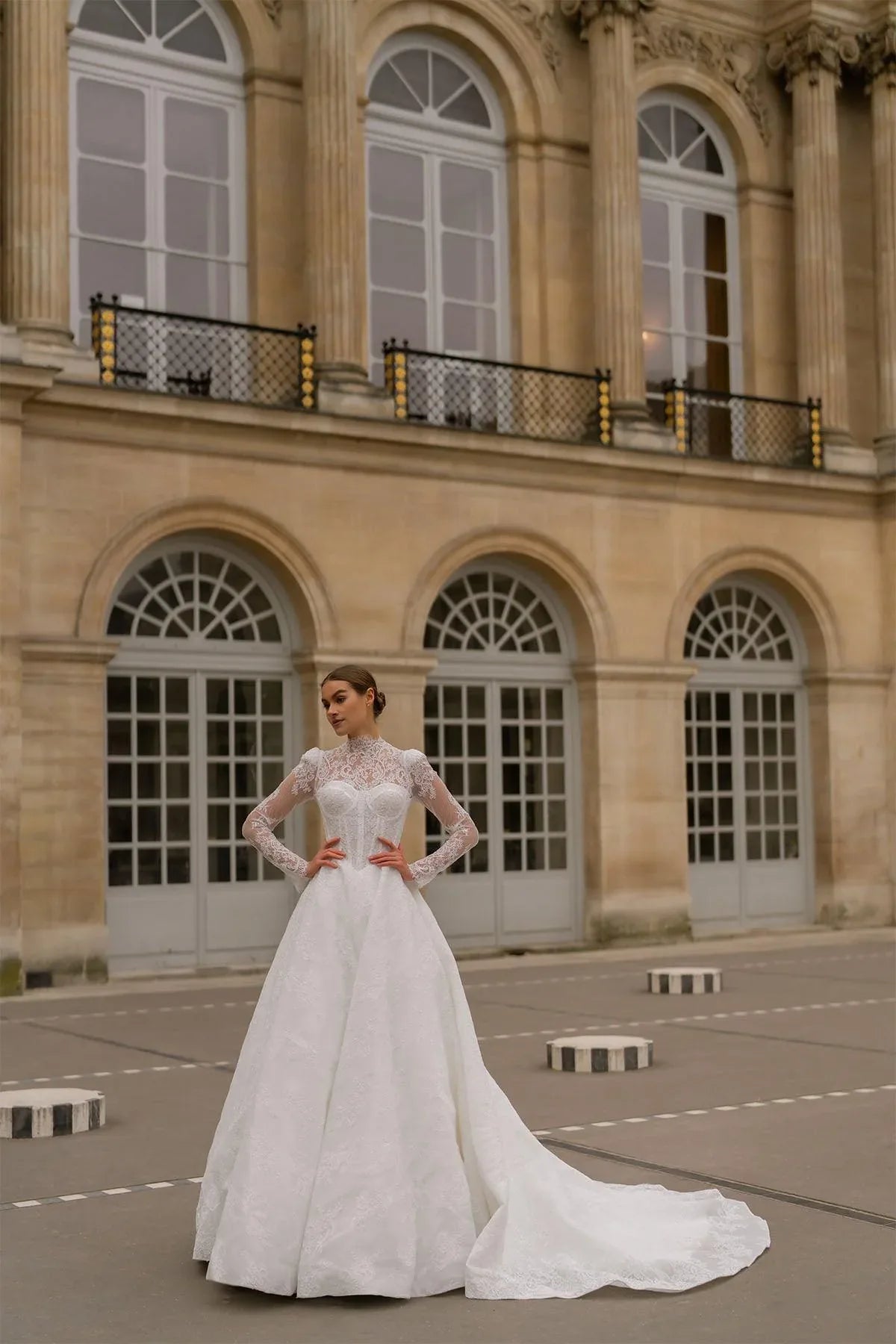 Verano Hakim Yaka Fransız Dantelli Uzun Kollu A Kesim Gelinlik - Mediha Cambaz Bridal