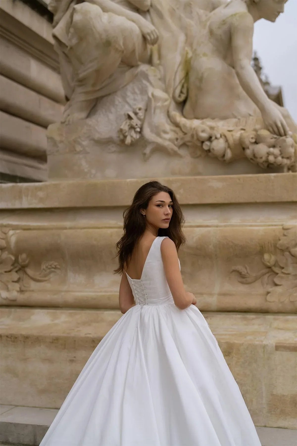 Vermeer Çiçek Aplikeli Drapeli Askılı Prenses Gelinlik - Mediha Cambaz Bridal