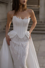 Tulipe Saten Korsajlı Straplez Entegre Etekli Balık Gelinlik