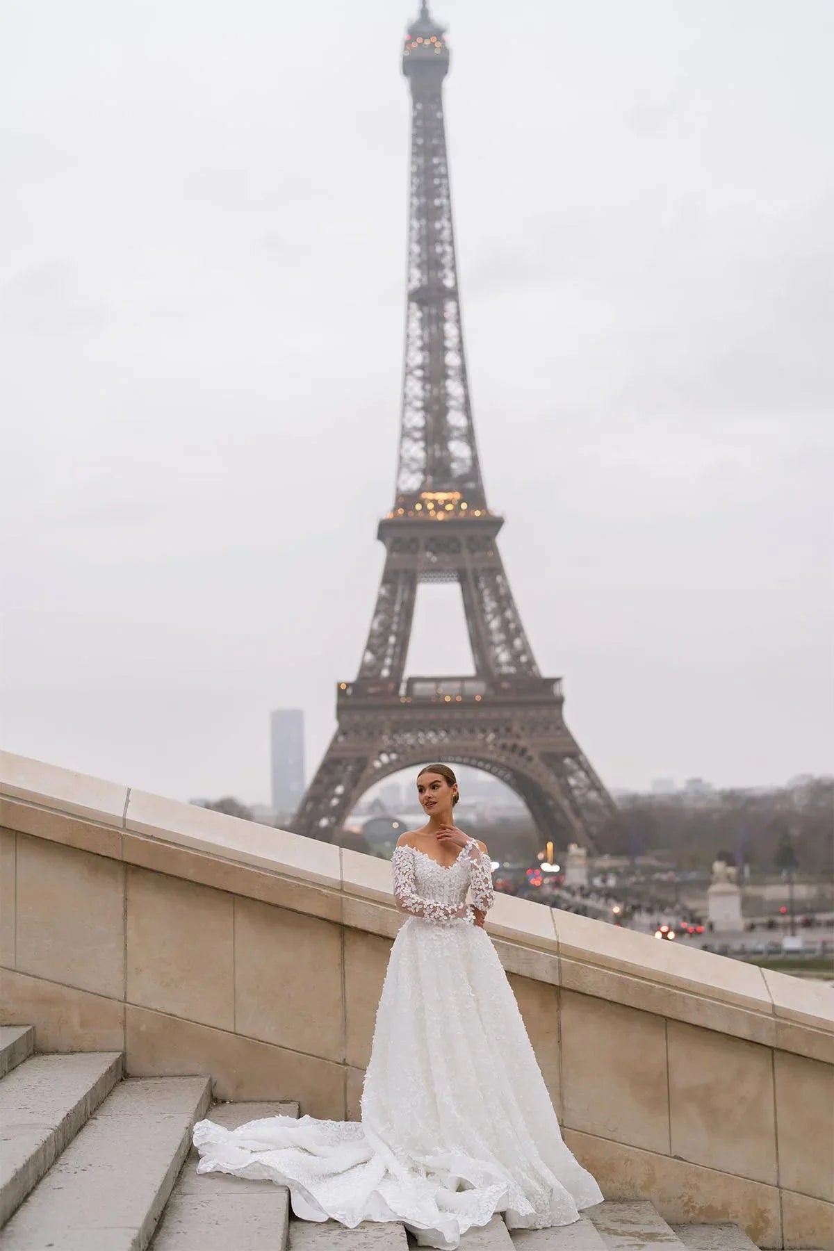 Monet Üç Boyutlu Uzun Kollu Kabarık A Kesim Düşük Omuz Gelinlik - Mediha Cambaz Bridal