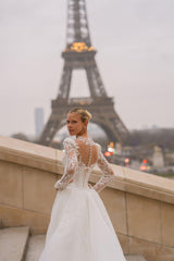 Renoir Kalp Yaka Işıltılı Entegre Etekli Düz Kesim Gelinlik