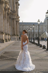 Le Flâneur Halter Yaka Fırfırlı Sırt Dekolteli Balık Gelinlik