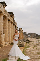 Cleopatra Asimetrik Yaka Entegre Etekli Balık Gelinlik