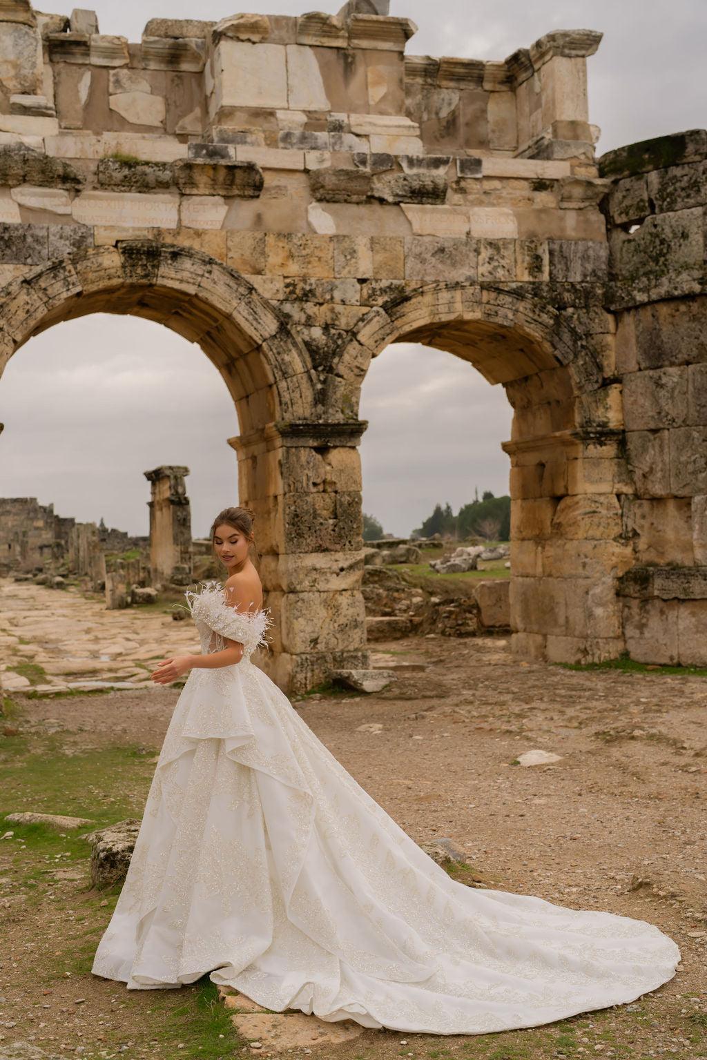 Aphrodite Madonna Yaka Otrişli Prenses Gelinlik - Mediha Cambaz Bridal