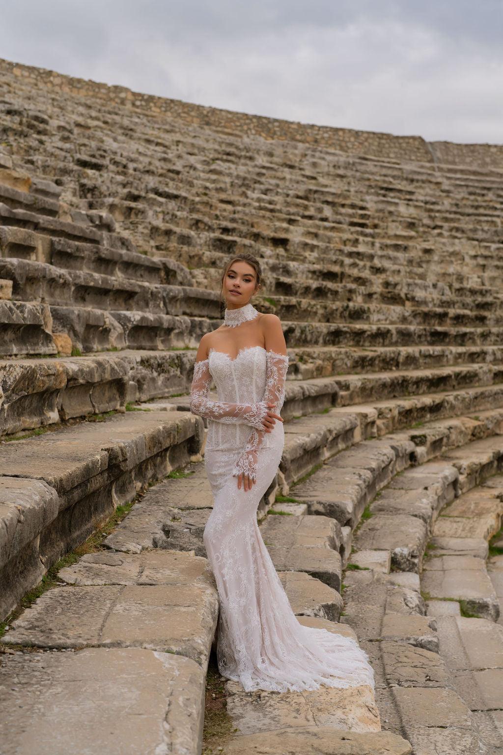 Persephone V Dekolteli Fransız Dantelli Balık Gelinlik - Mediha Cambaz Bridal