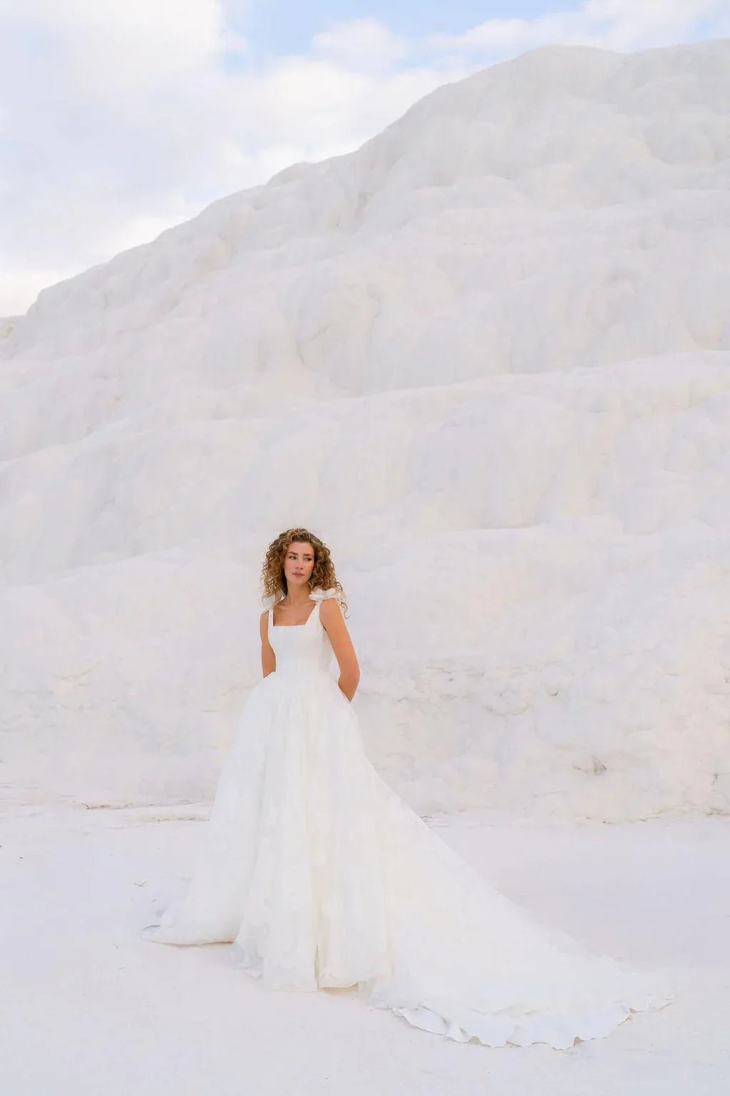 Herodotus Kare Yaka Brokarlı Prenses Gelinlik - Mediha Cambaz Bridal