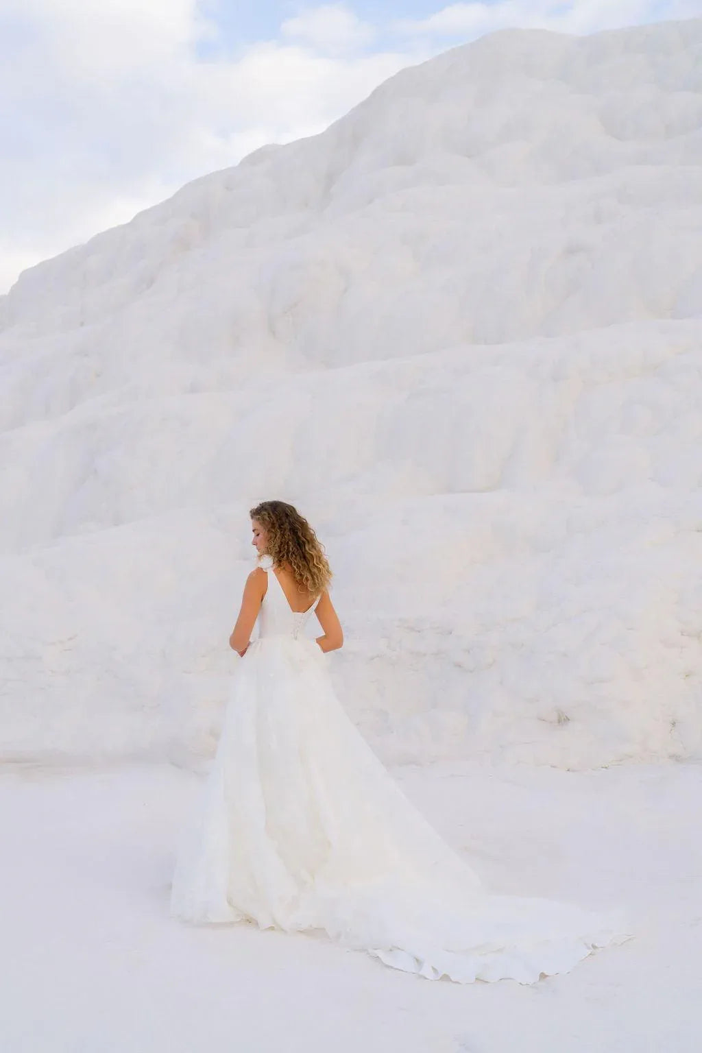 Herodotus Kare Yaka Brokarlı Prenses Gelinlik - Mediha Cambaz Bridal