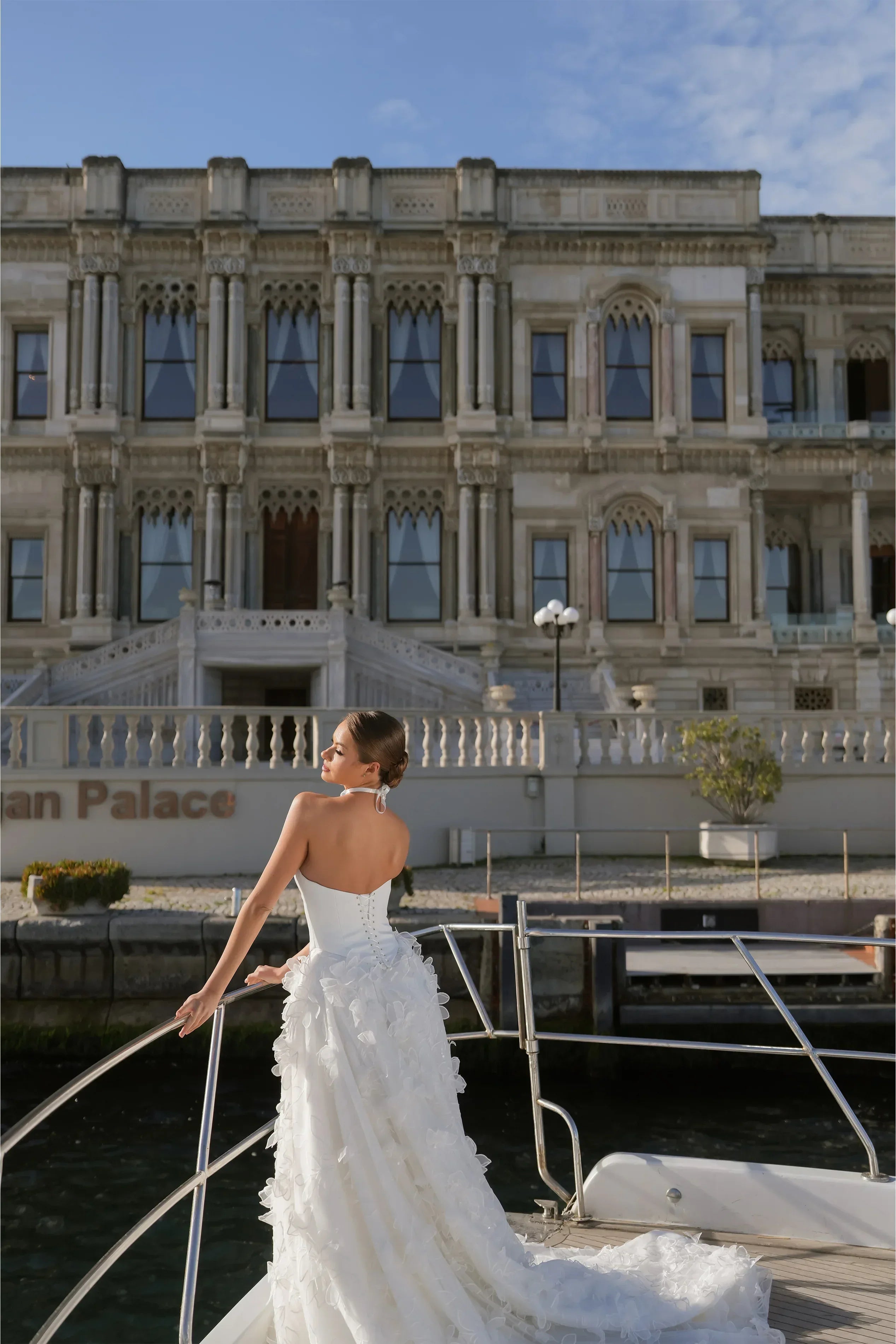 Marcheline Straplez Korsajlı Üç Boyutlu Saten A Kesim Gelinlik - Mediha Cambaz Bridal
