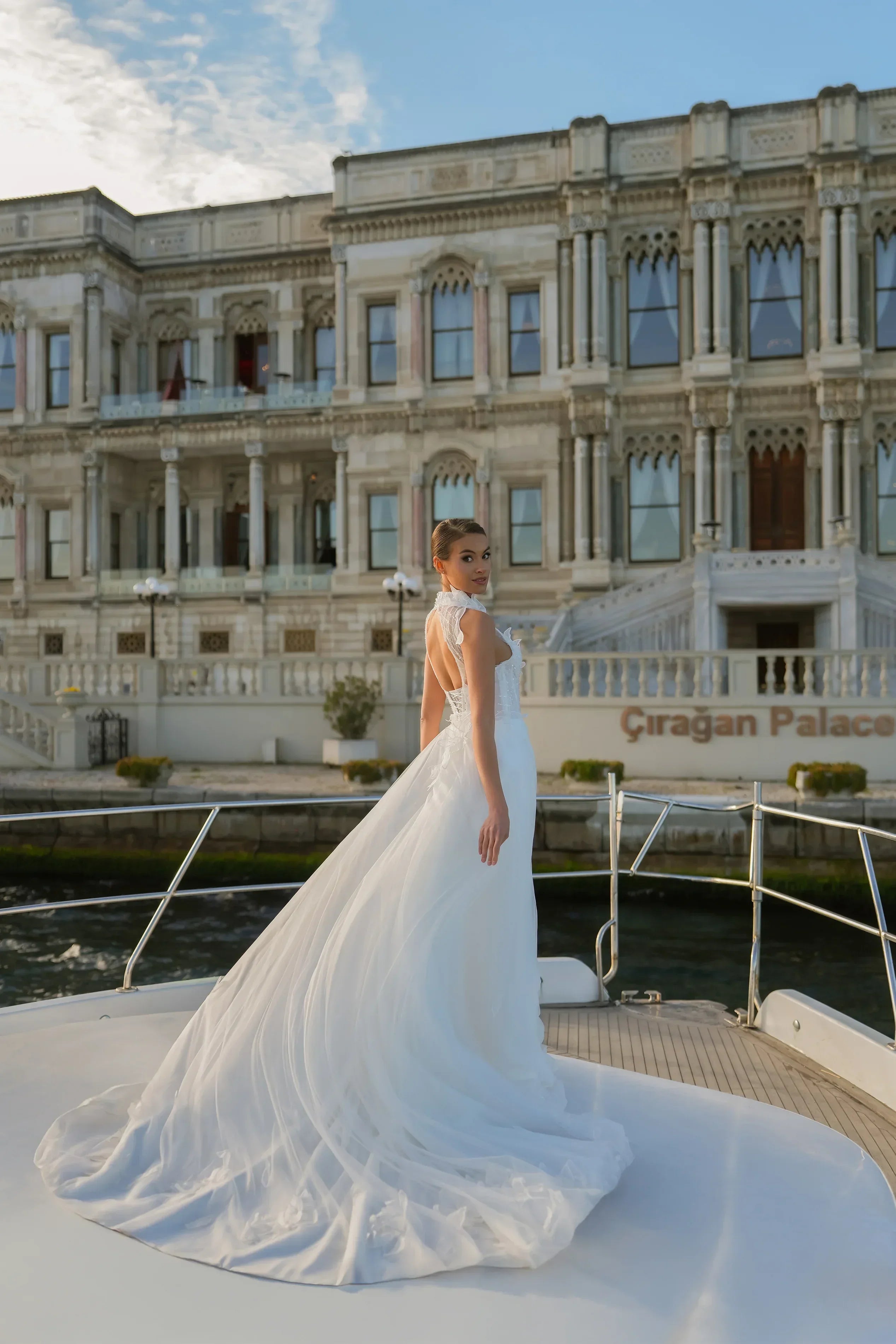 Isadora Halter Yaka Üç Boyutlu Işıltılı A Kesim Gelinlik - Mediha Cambaz Bridal