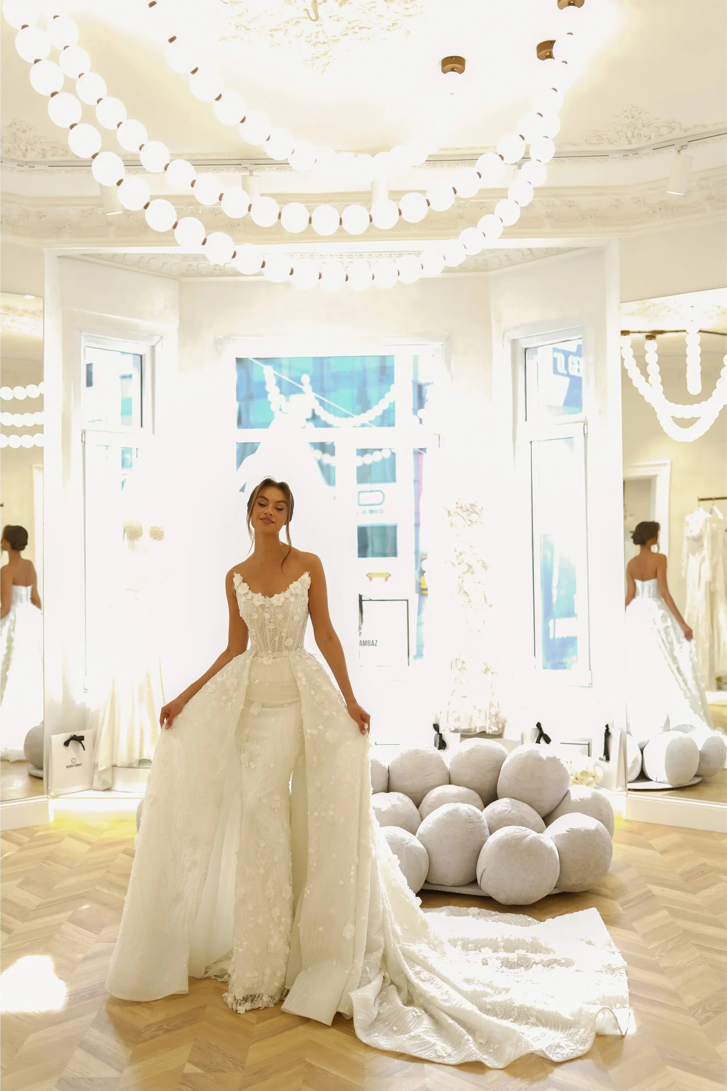 Elise Havuz Yaka Straplez Üç Boyutlu Balık Kesim Gelinlik - Mediha Cambaz Bridal