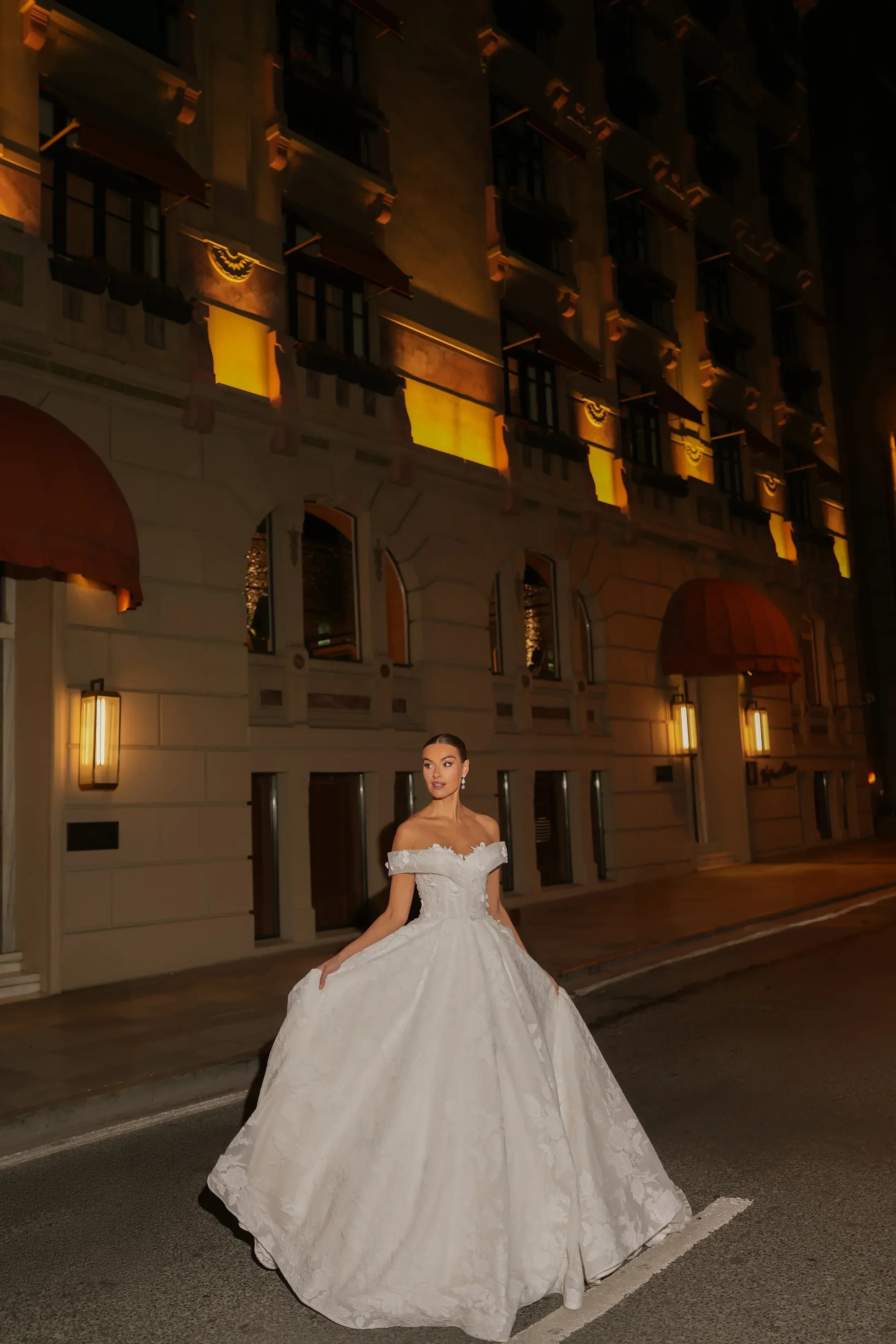Helena Madonna Yaka Drapeli Çiçek Dantelli A Kesim Gelinlik - Mediha Cambaz Bridal