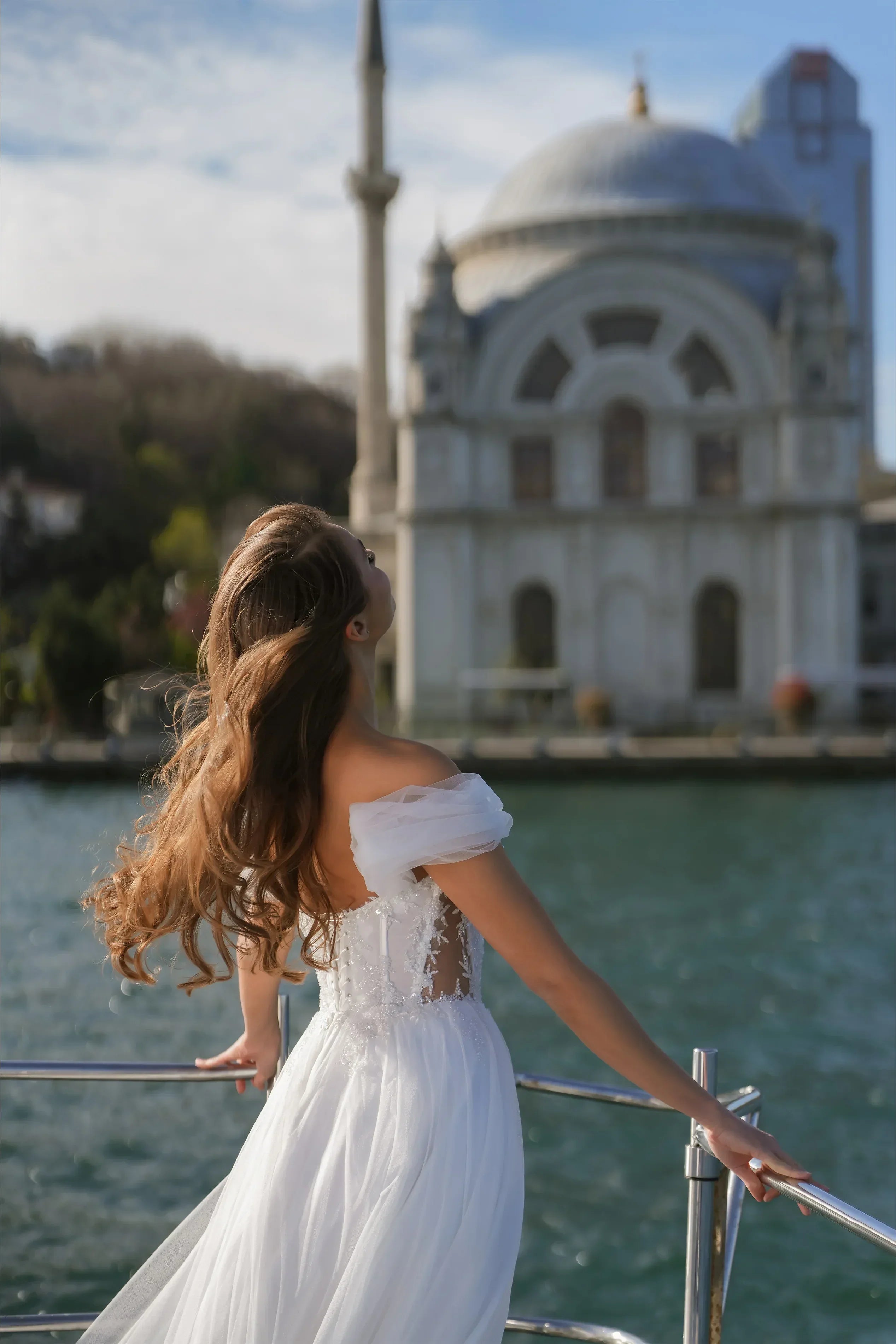 Noelle Madonna Yaka Çiçek Dantelli Helen Gelinlik - Mediha Cambaz Bridal