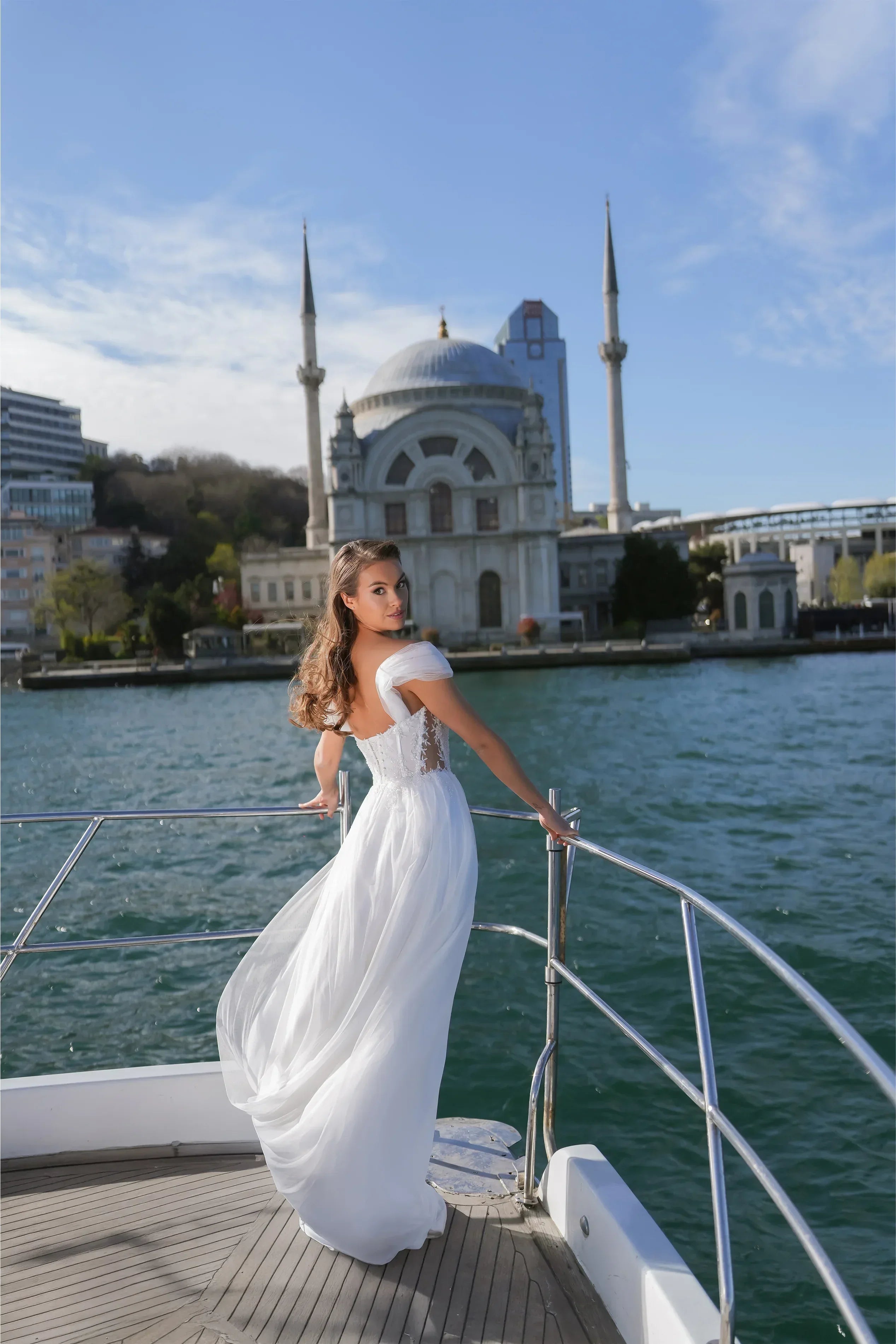 Noelle Madonna Yaka Çiçek Dantelli Helen Gelinlik - Mediha Cambaz Bridal