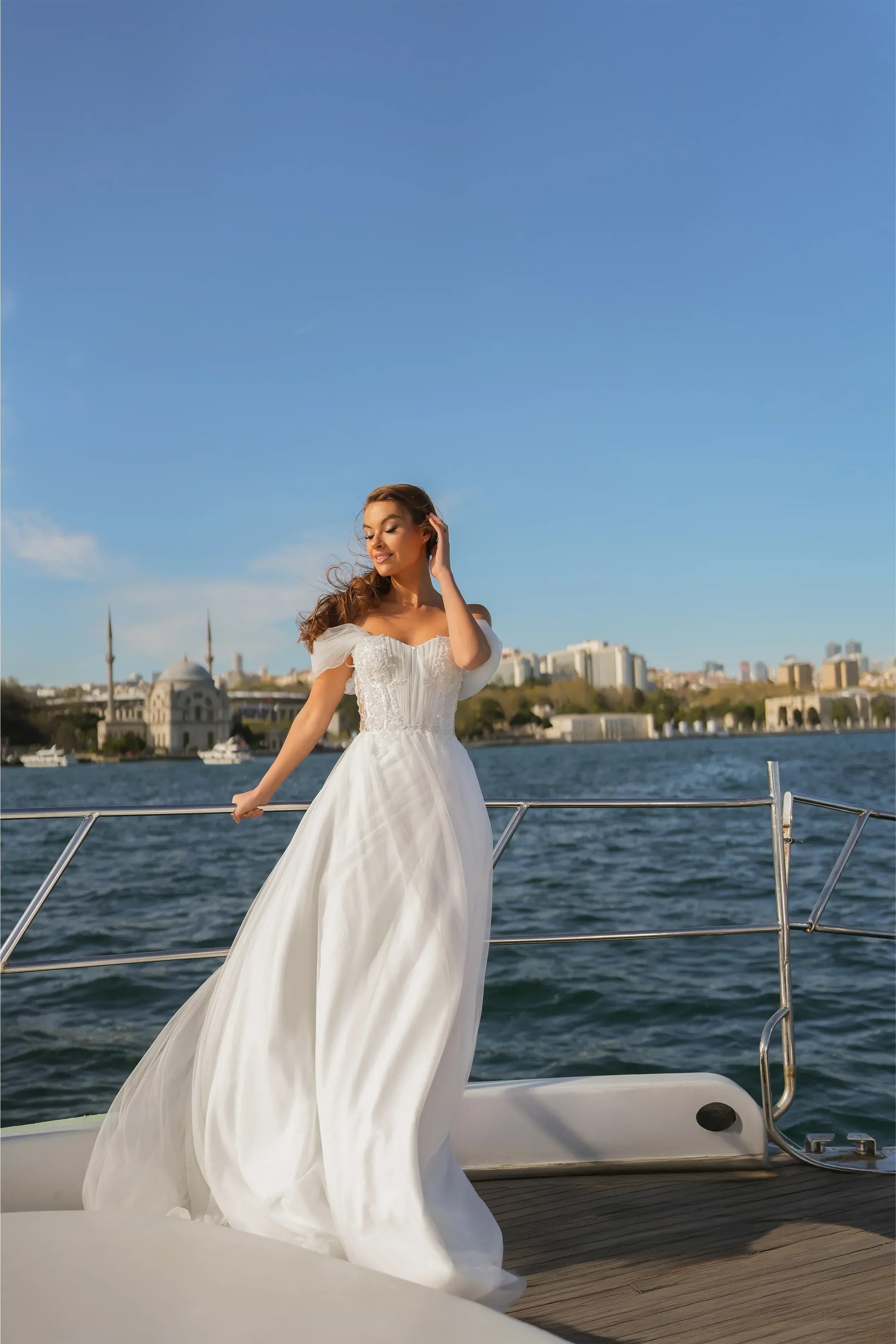 Noelle Madonna Yaka Çiçek Dantelli Helen Gelinlik - Mediha Cambaz Bridal