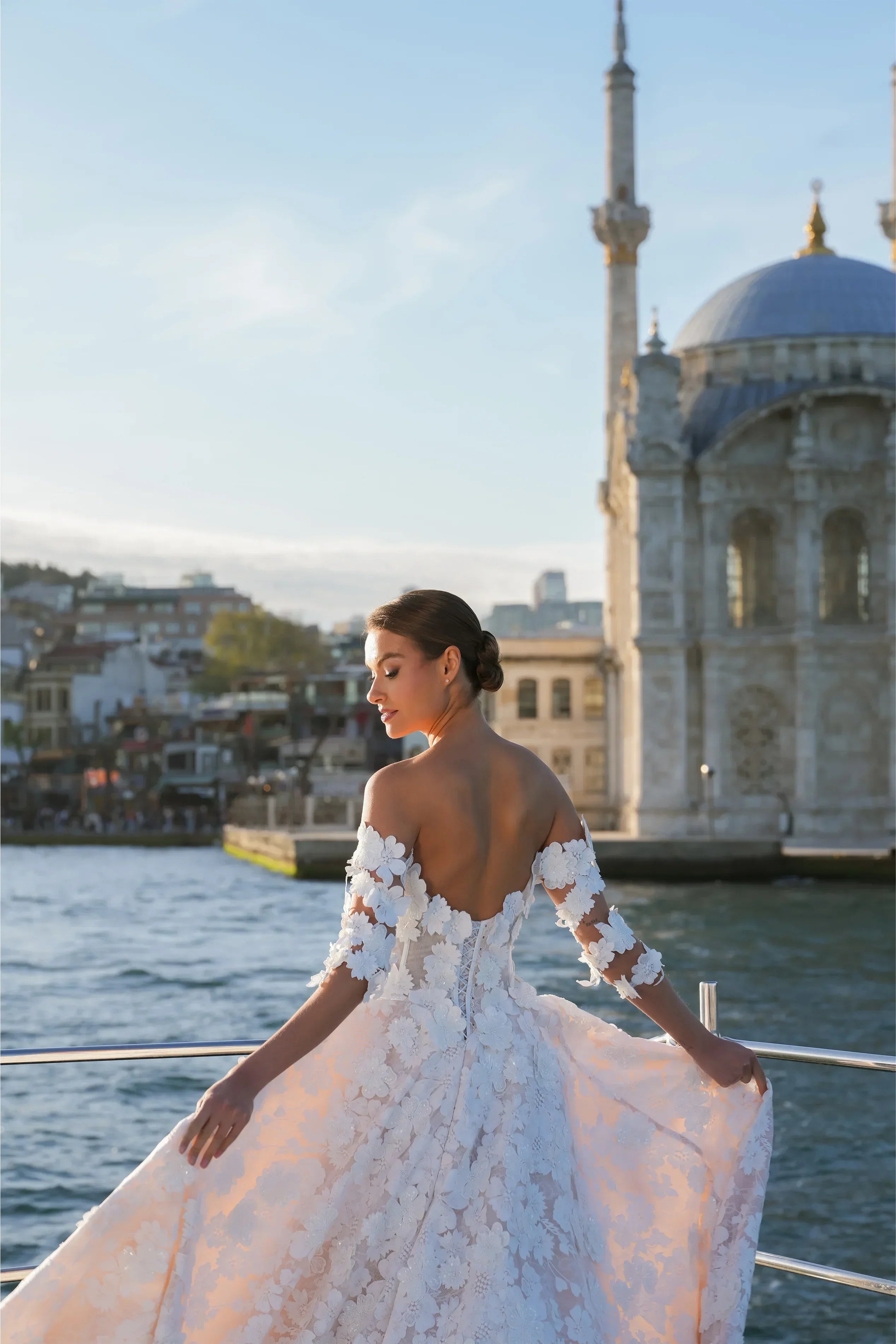 Paeonia Havuz Yaka Üç Boyutlu Çiçek Dantelli A Kesim Gelinlik - Mediha Cambaz Bridal