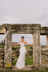 Antiope Drapeli Çiçek Aplikeli Düz Kesim Gelinlik