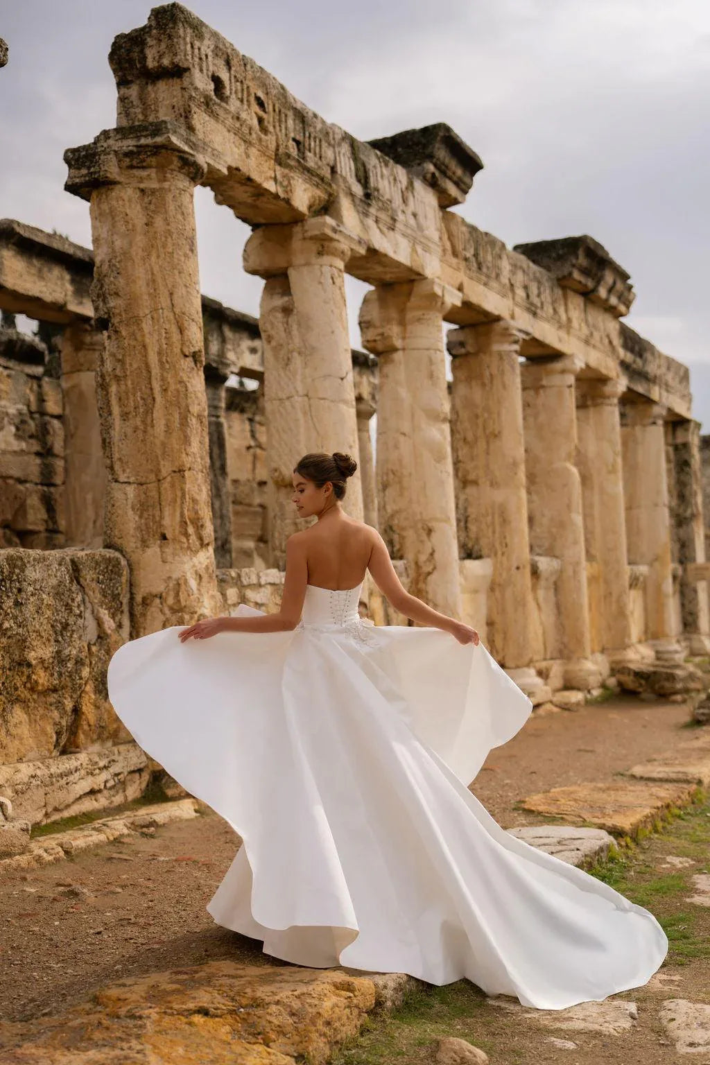 Cleopatra Asimetrik Yaka Entegre Etekli Balık Gelinlik - Mediha Cambaz Bridal