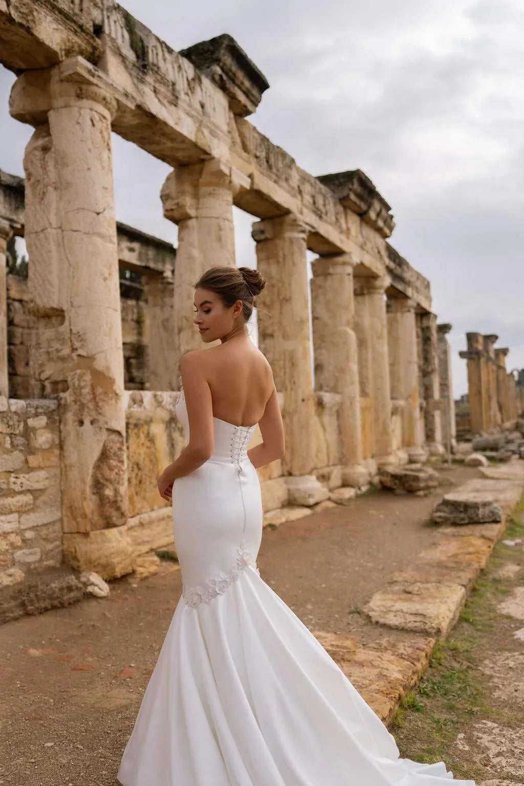 Cleopatra Asimetrik Yaka Entegre Etekli Balık Gelinlik - Mediha Cambaz Bridal