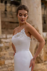 Cleopatra Asimetrik Yaka Entegre Etekli Balık Gelinlik