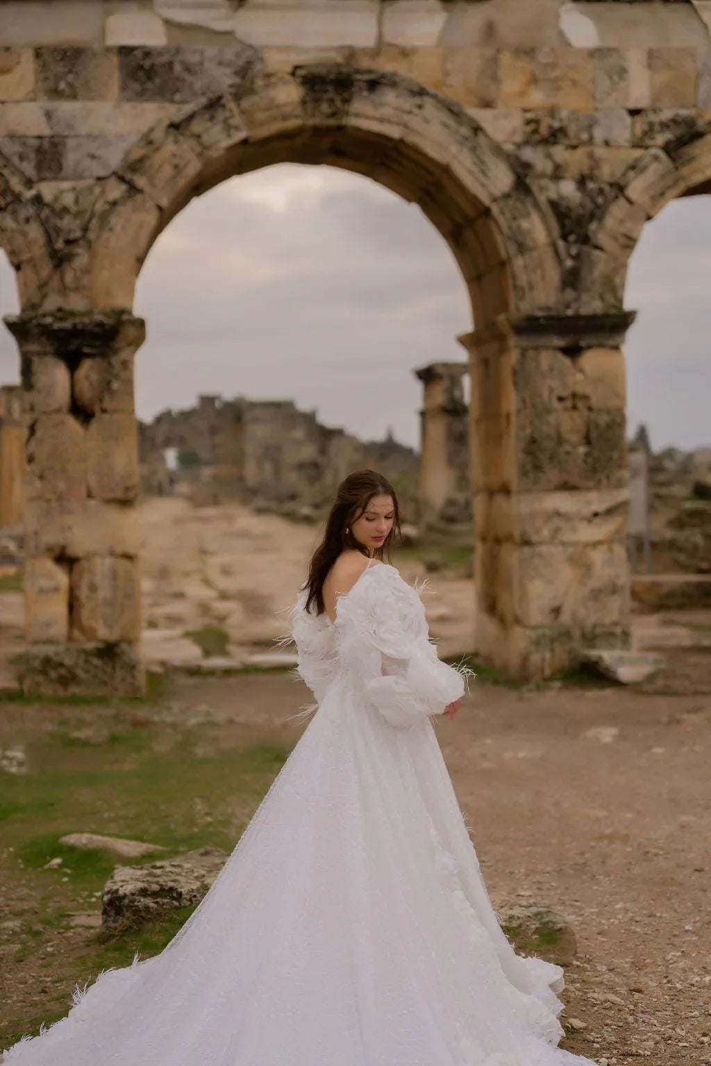 Theodora V Yaka Gül Aplikeli A Kesim Gelinlik - Mediha Cambaz Bridal