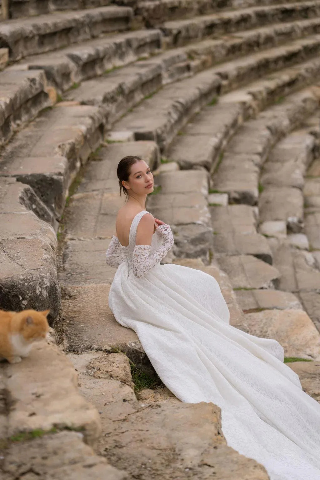 Calpurnia Kare Yaka Fransız Dantelli A Kesim Gelinlik - Mediha Cambaz Bridal