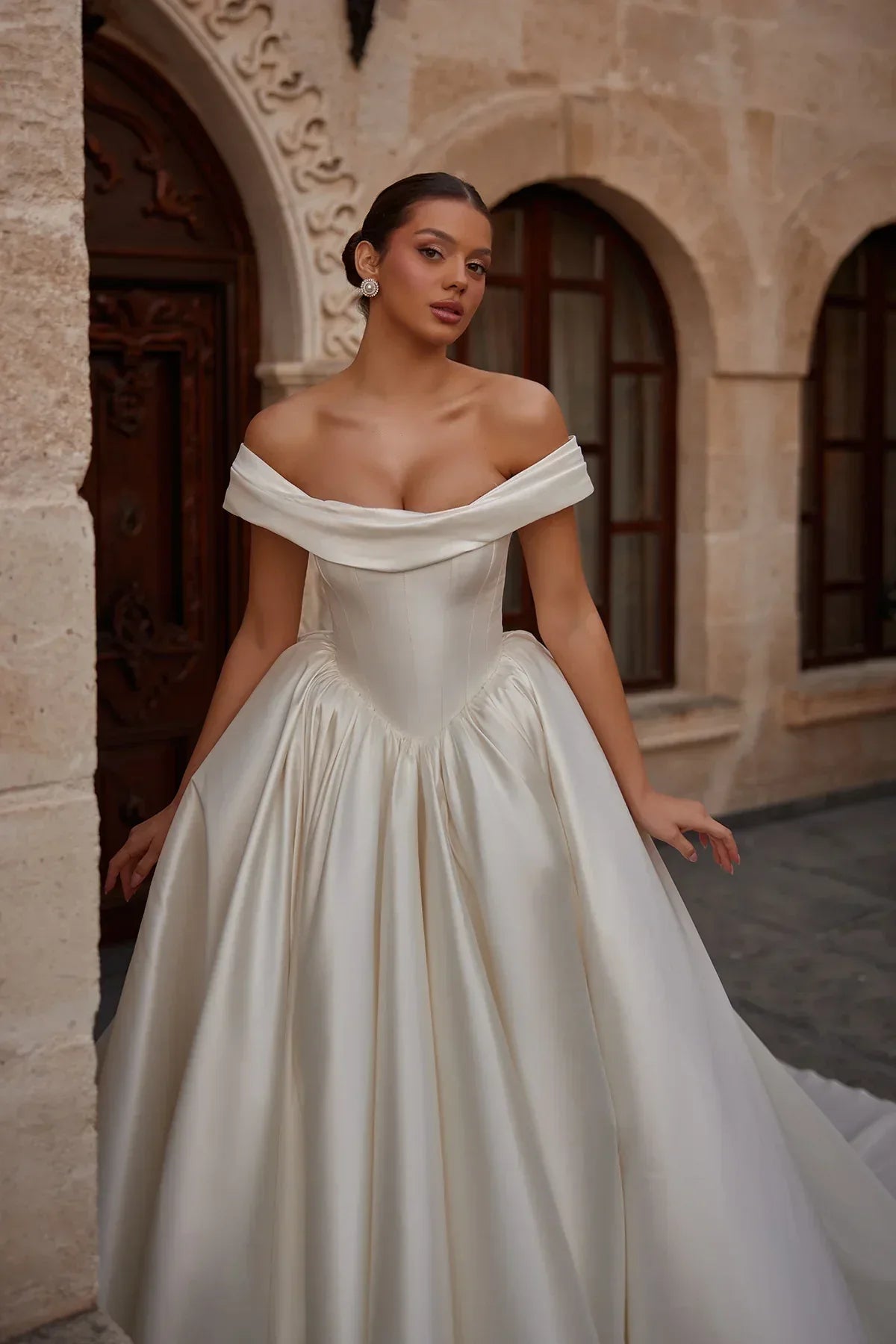 Dream Drapeli Yakalı V Korsajlı Saten Gelinlik - Mediha Cambaz Bridal