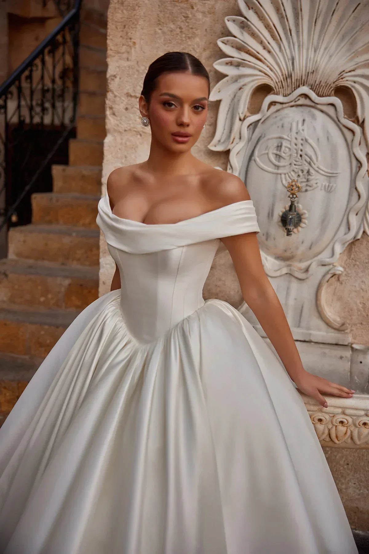 Dream Drapeli Yakalı V Korsajlı Saten Gelinlik - Mediha Cambaz Bridal