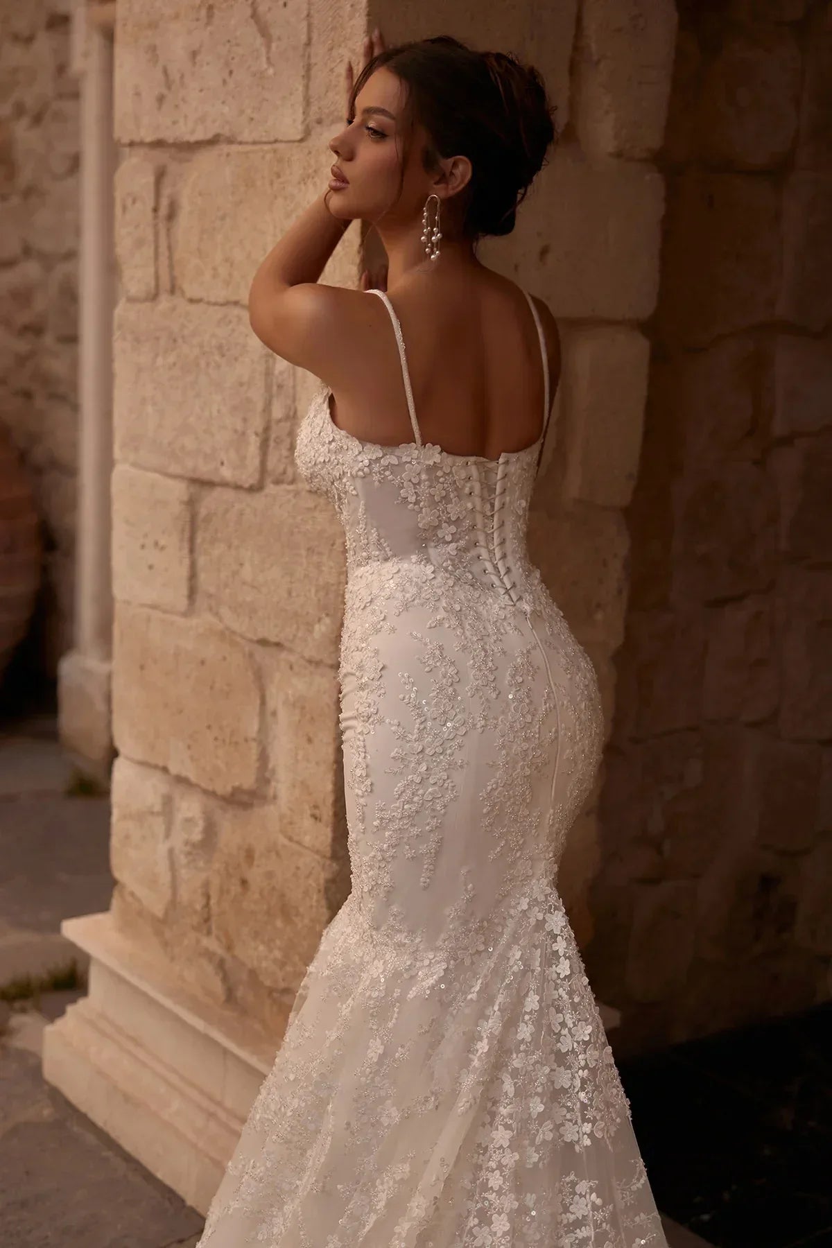 Avelor Çiçekli Üç Boyutlu V Yaka Balık Model Gelinlik - Mediha Cambaz Bridal