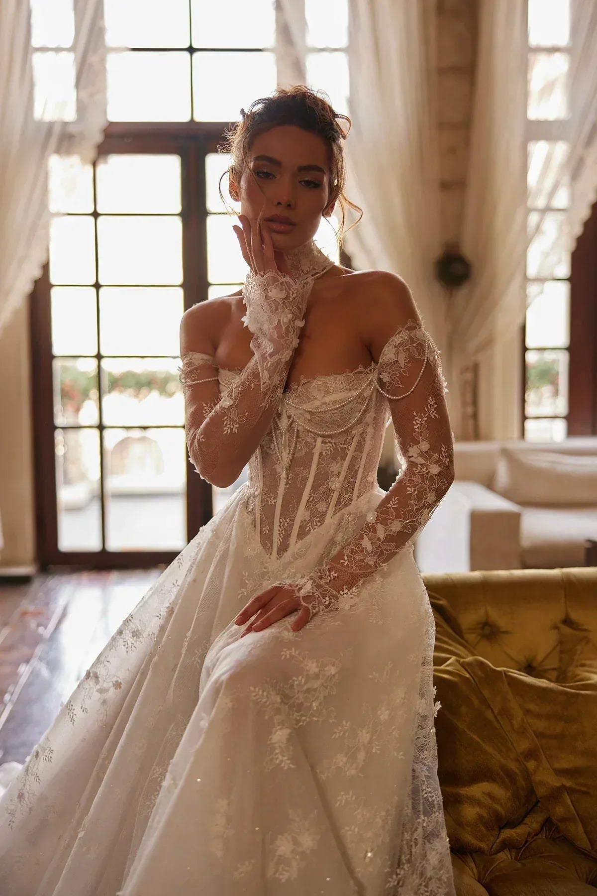Souffle Straplez Kayık Yaka Fransız Dantel Kollu A Kesim Transparan Gelinlik - Mediha Cambaz Bridal