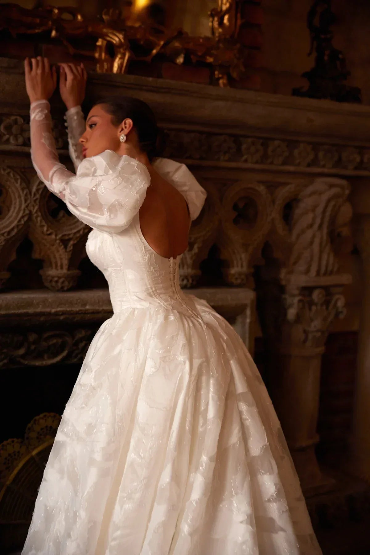 Daphne 26 Karpuz Kollu Kare Yaka V Korsajlı Brokarlı Vintage Gelinlik - Mediha Cambaz Bridal